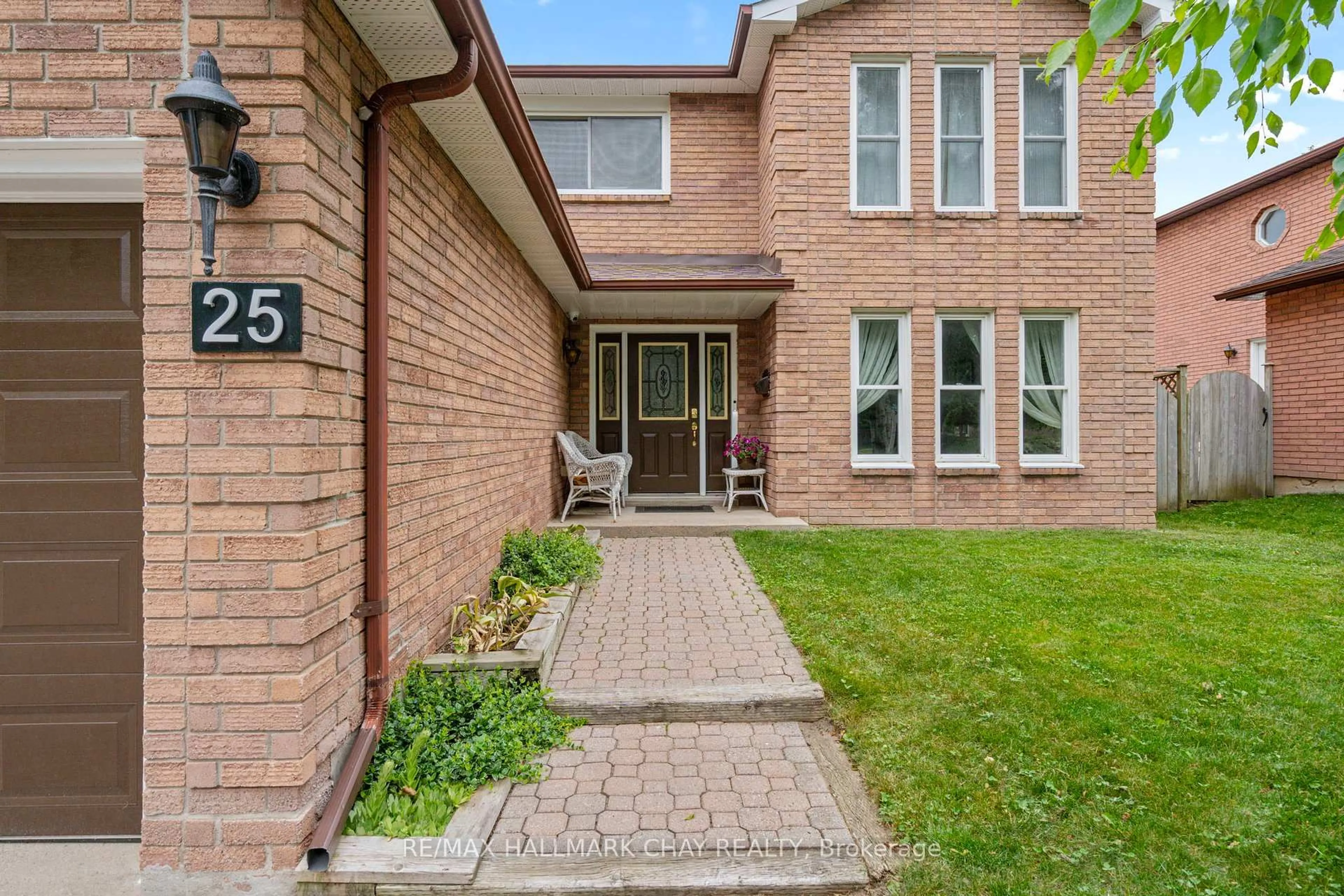 Home with brick exterior material, street for 25 TRILLIUM Cres, Barrie Ontario L4N 5S1