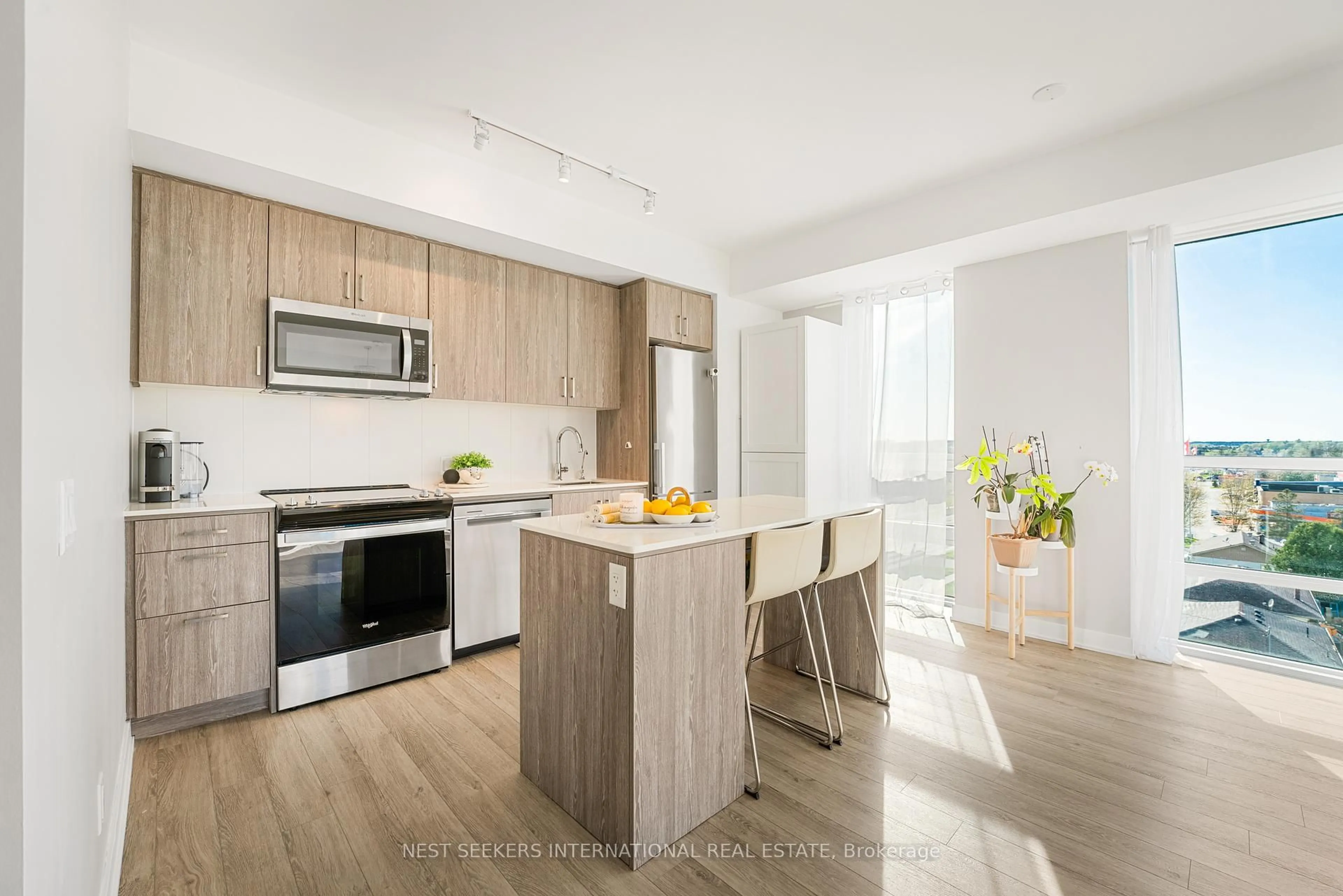 Open concept kitchen, unknown for 681 Yonge St #424, Barrie Ontario L4N 4E8
