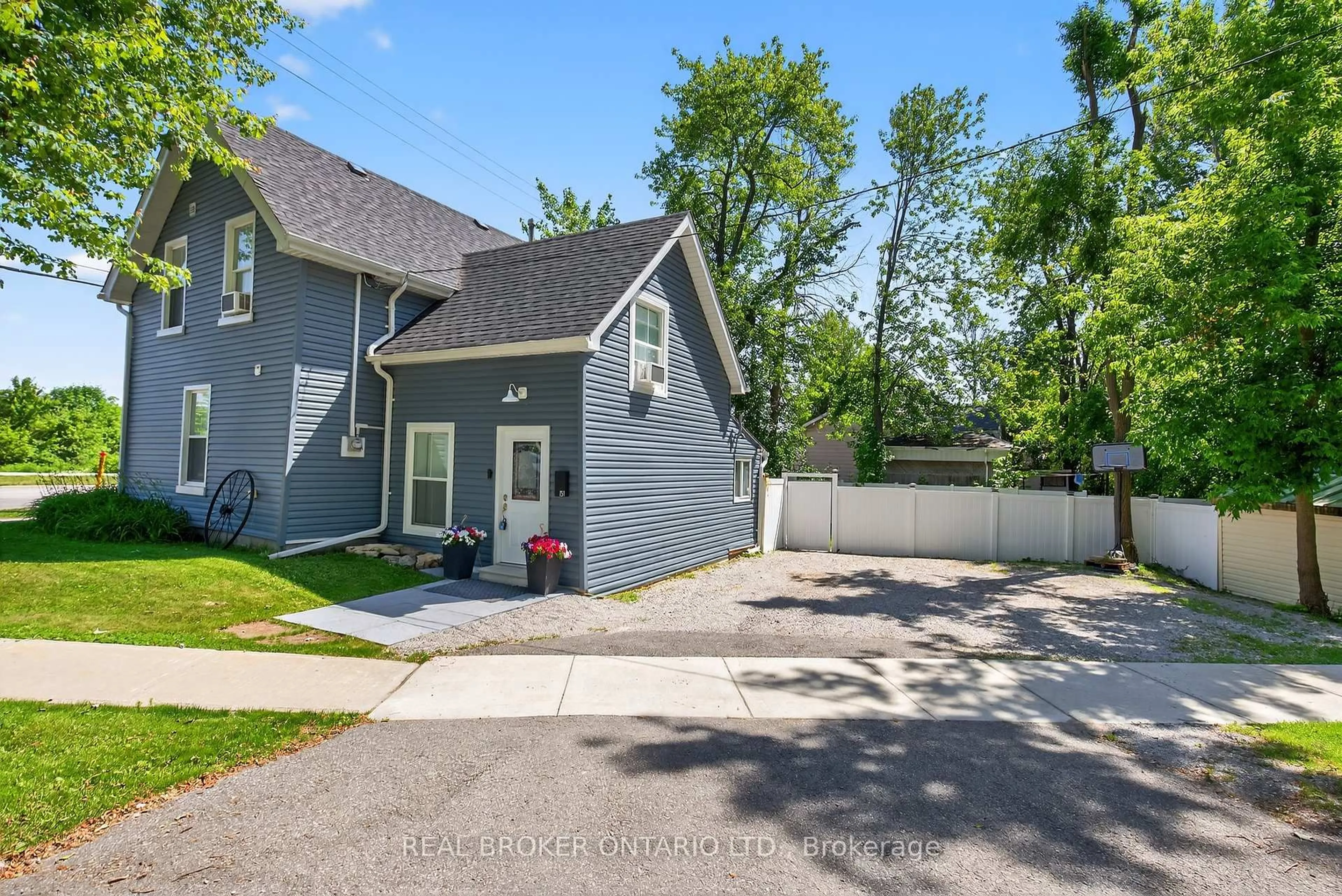 Home with vinyl exterior material, street for 151 Atherley Rd, Orillia Ontario L3V 1N5