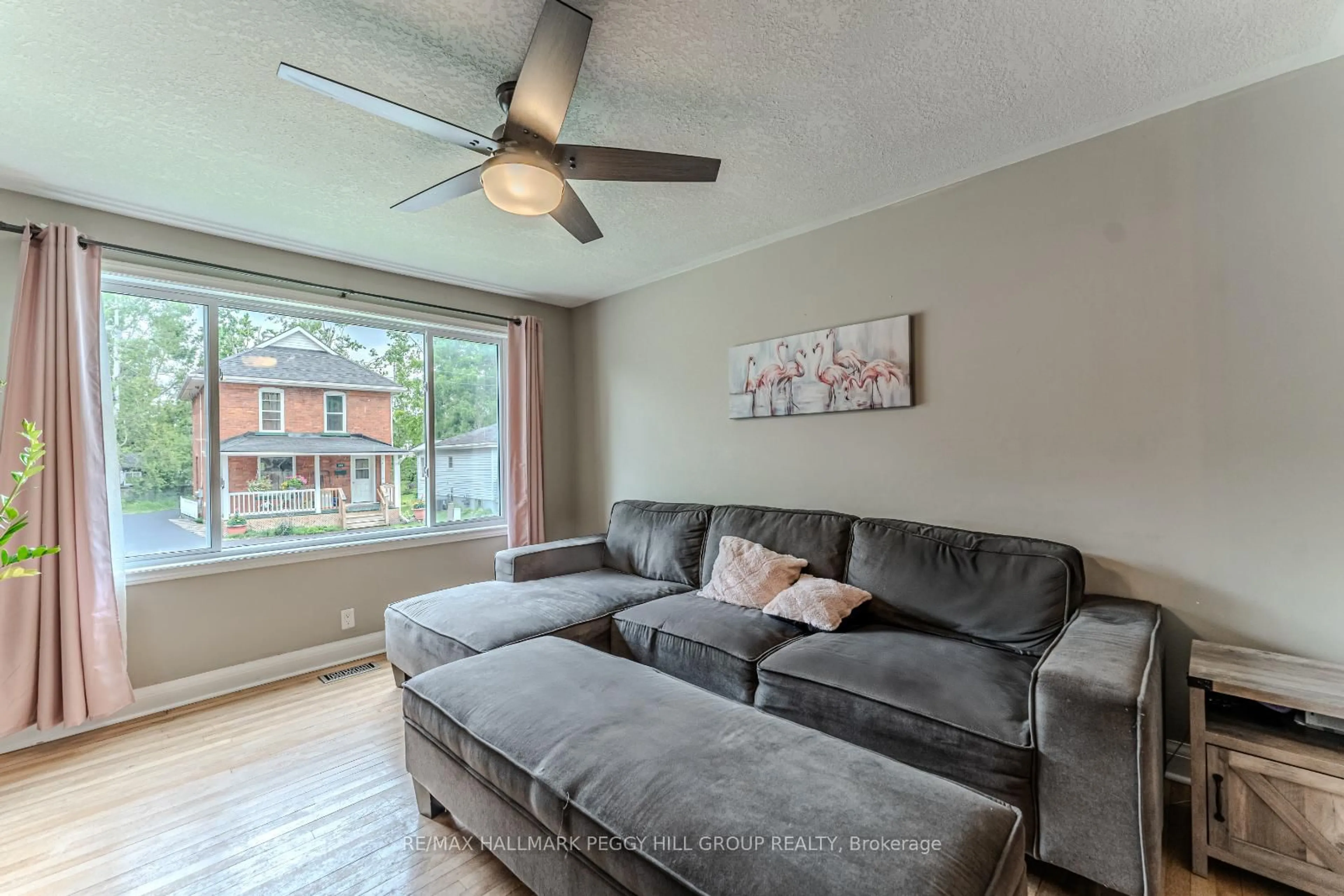Living room with furniture, unknown for 142 Dufferin St, Orillia Ontario L3V 5T2