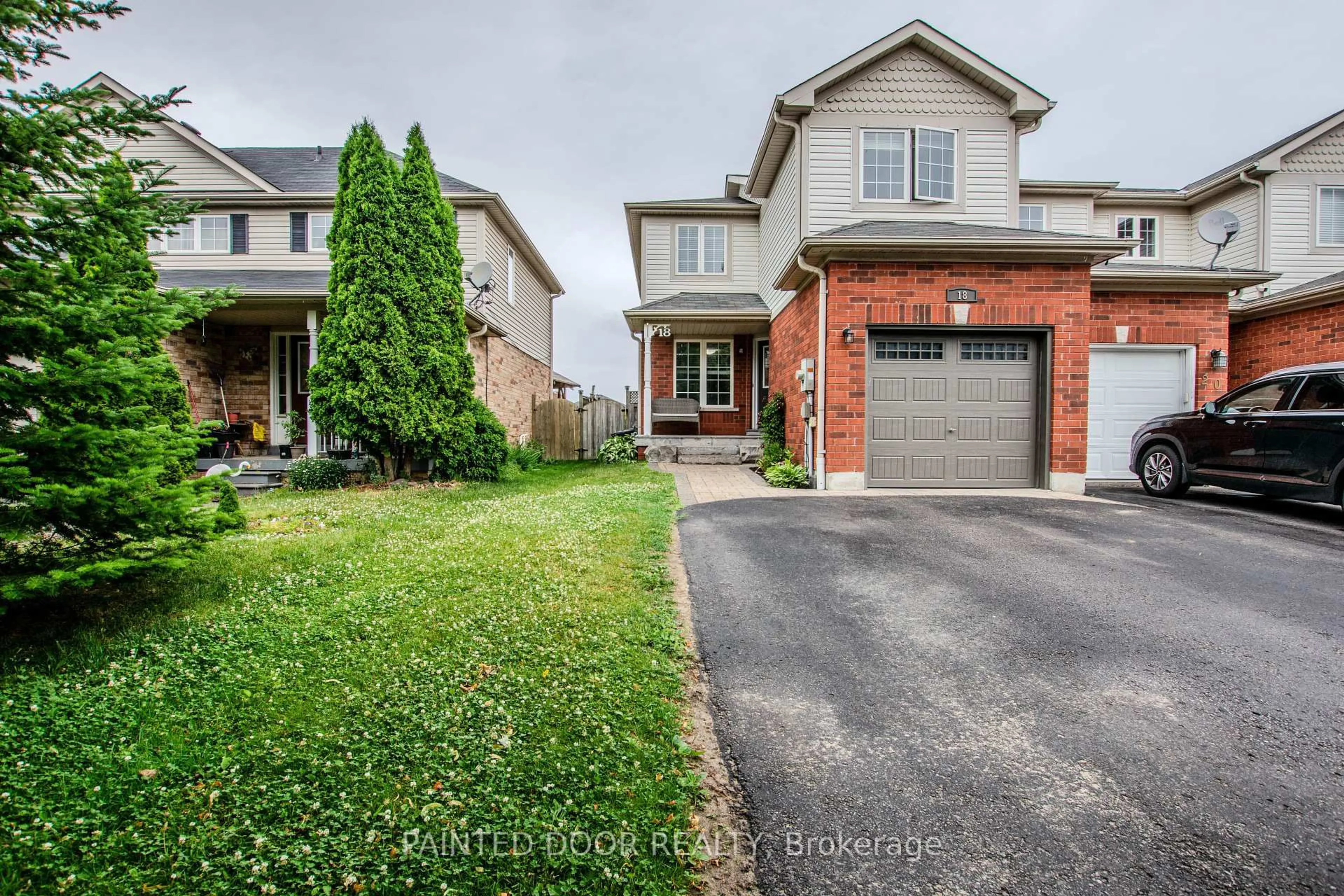 A pic from outside/outdoor area/front of a property/back of a property/a pic from drone, street for 18 Heritage Crt, Barrie Ontario L4N 0E7