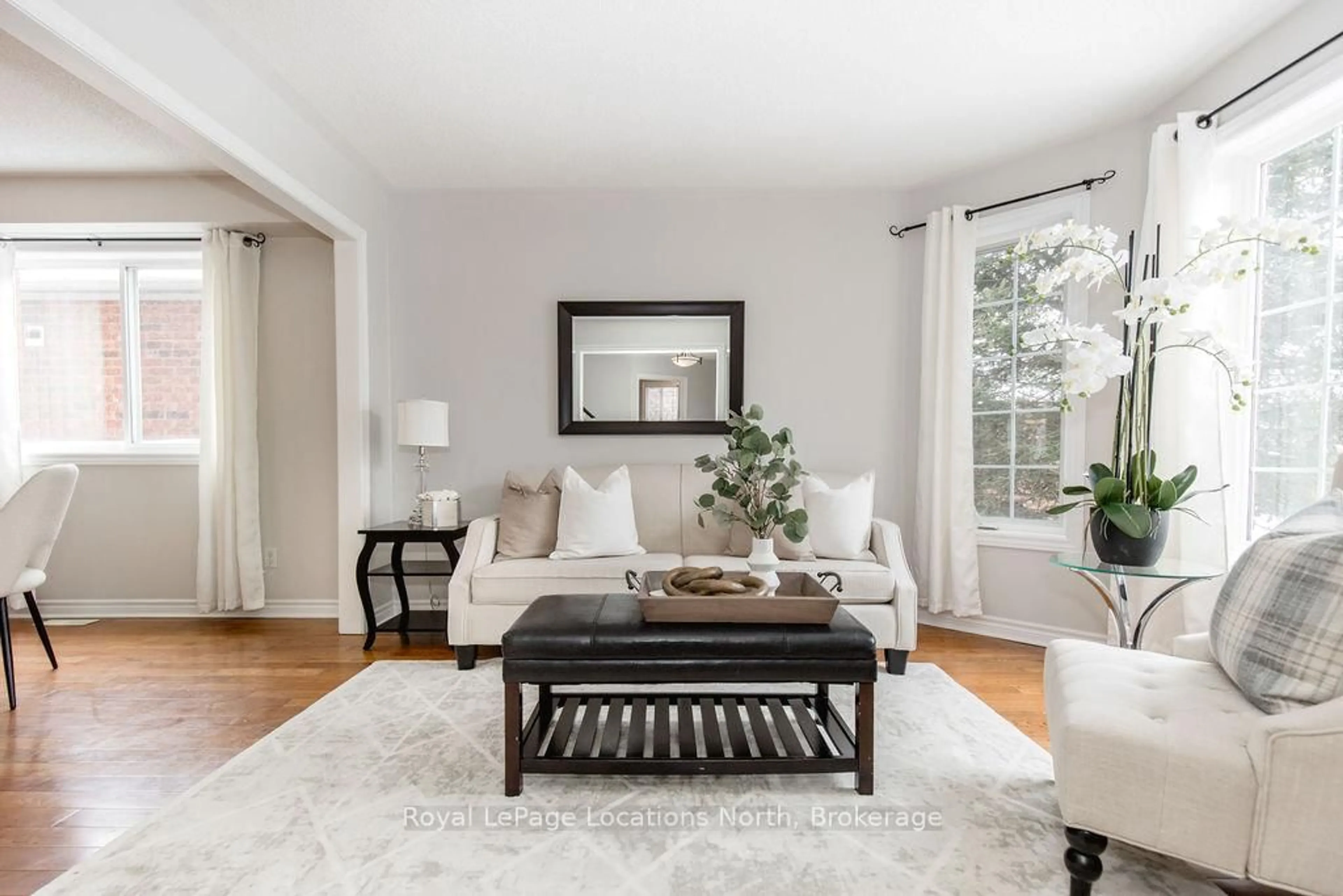 Living room with furniture, unknown for 45 Holly Meadow Rd, Barrie Ontario L4N 0E2