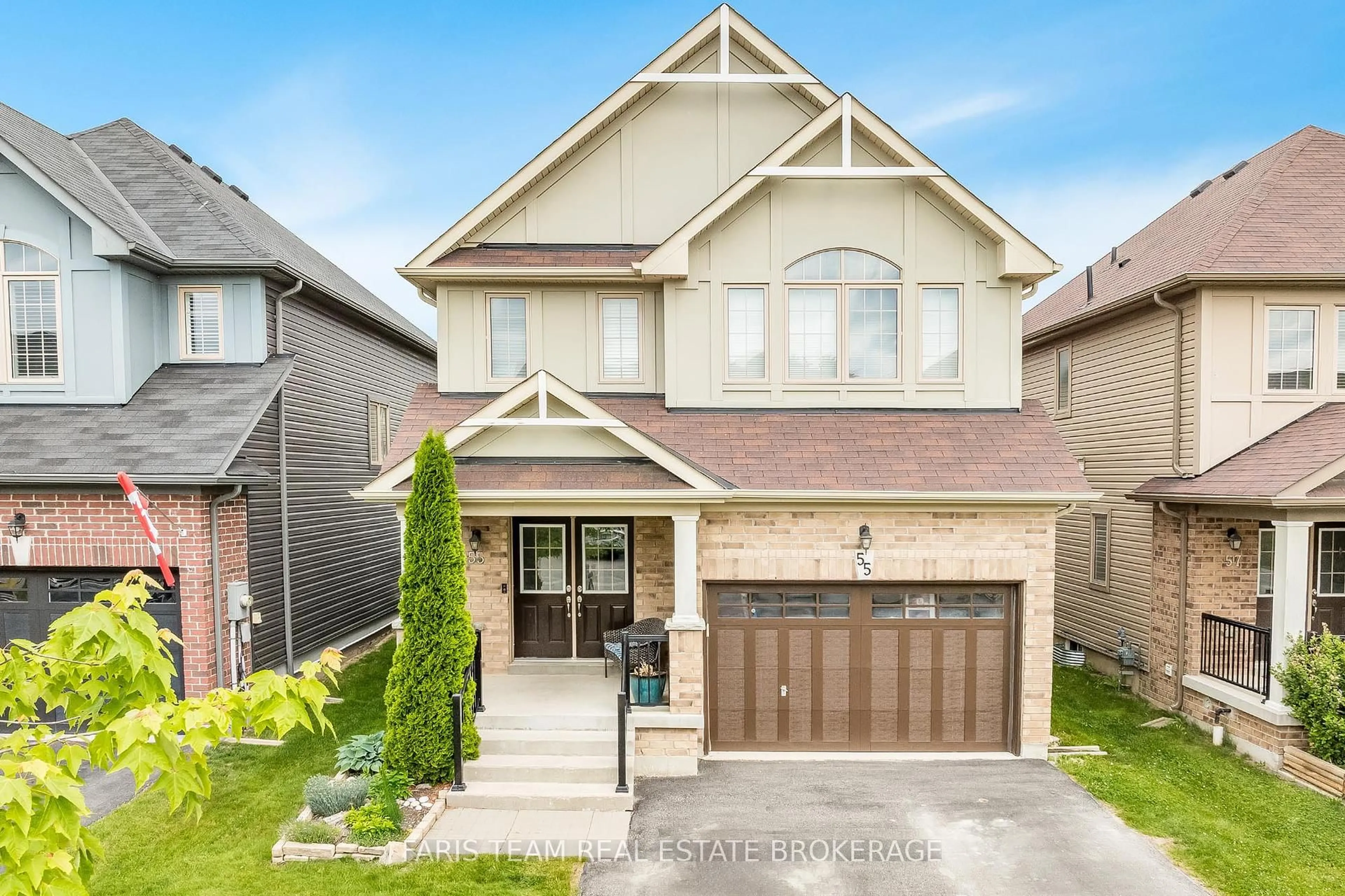Home with brick exterior material, street for 55 Robertson St, Collingwood Ontario L9Y 0X1