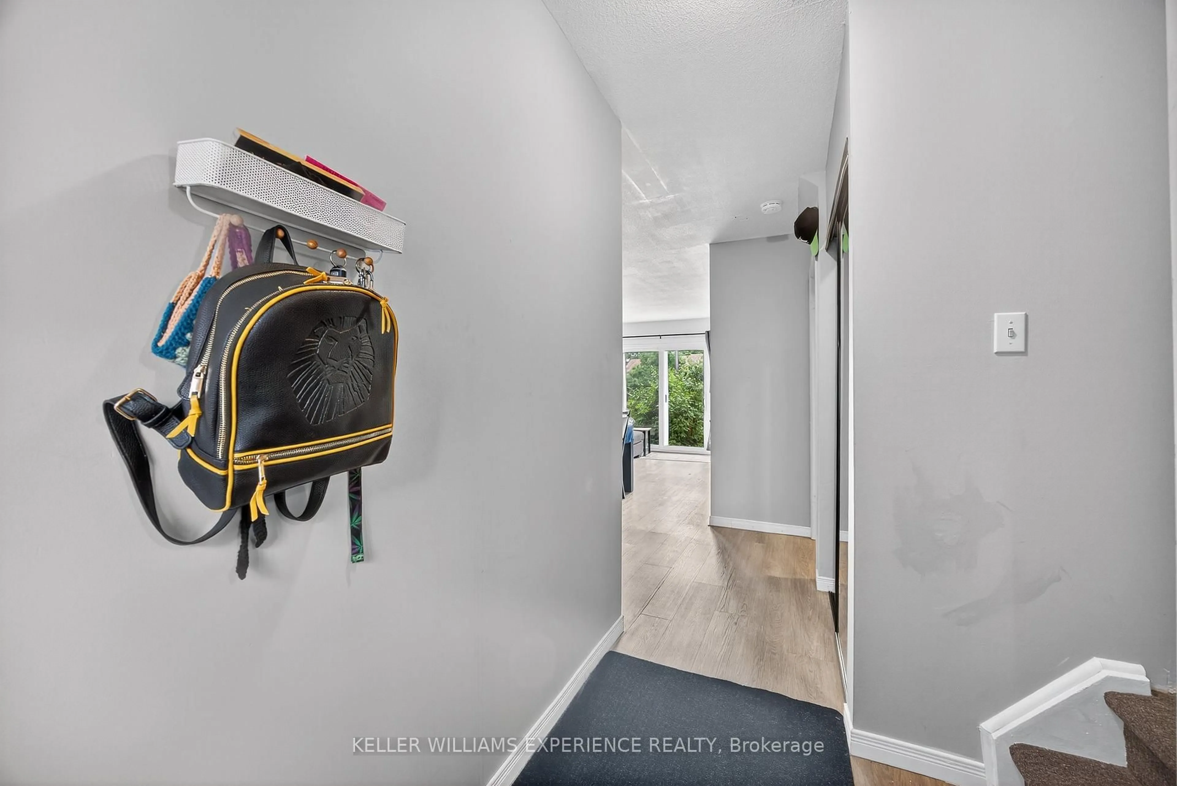 Indoor entryway for 441 Barrie Rd #54, Orillia Ontario L3V 6T9