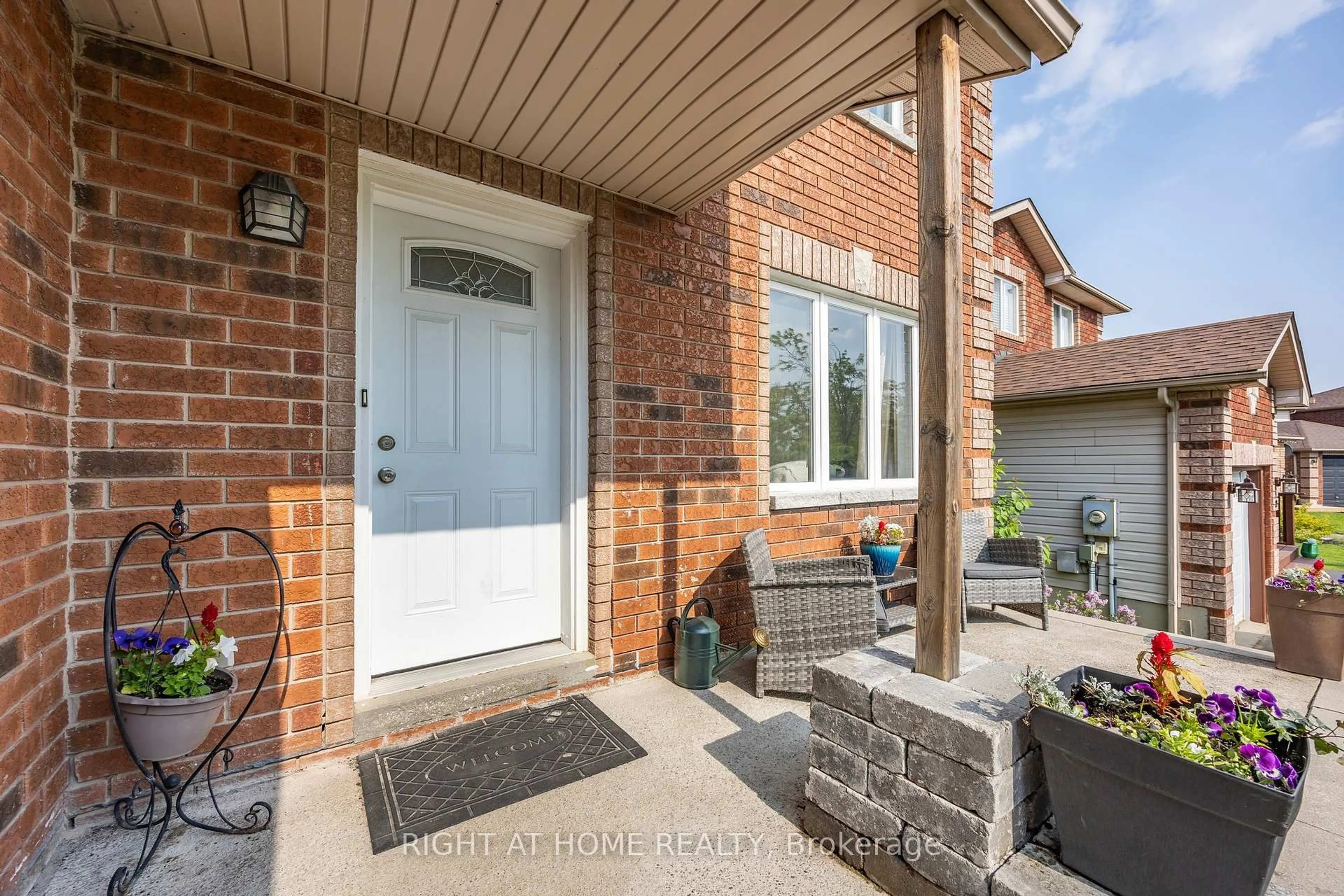 Home with brick exterior material, street for 29 Hersey Cres, Barrie Ontario L4N 8P7