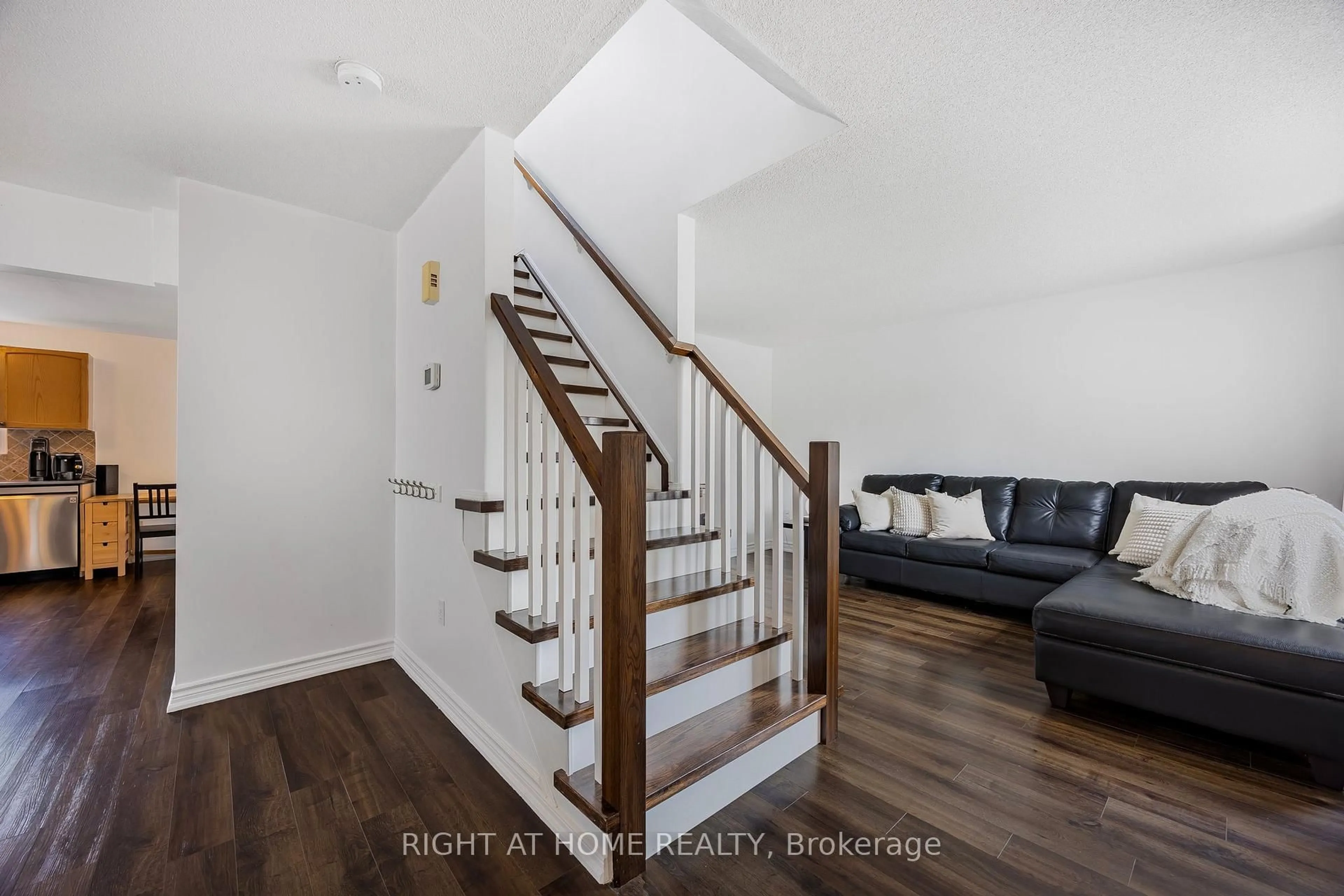 Unknown for 29 Hersey Cres, Barrie Ontario L4N 8P7