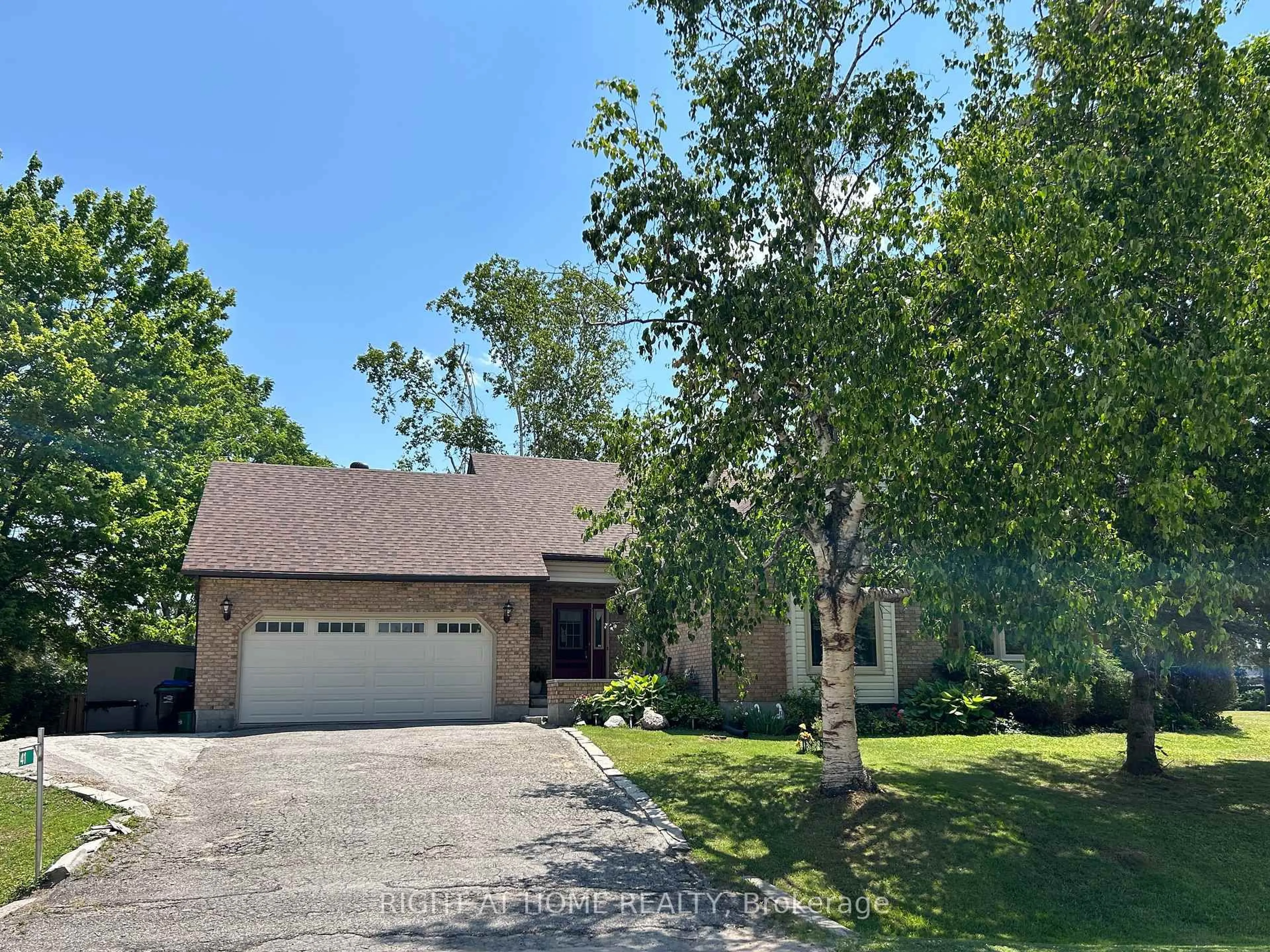 A pic from outside/outdoor area/front of a property/back of a property/a pic from drone, street for 41 Howard Dr, Oro-Medonte Ontario L0L 2E0