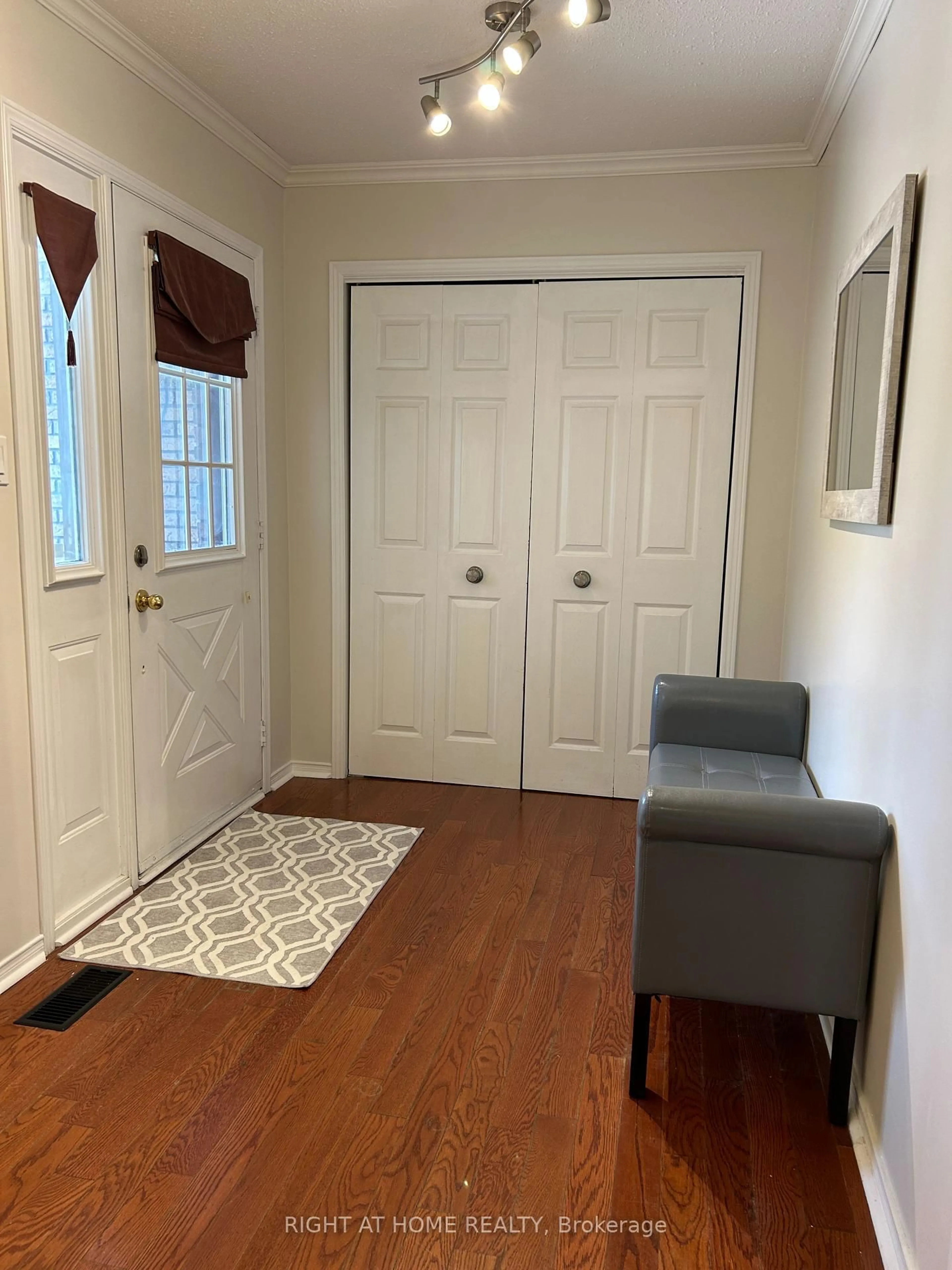 Indoor entryway for 41 Howard Dr, Oro-Medonte Ontario L0L 2E0