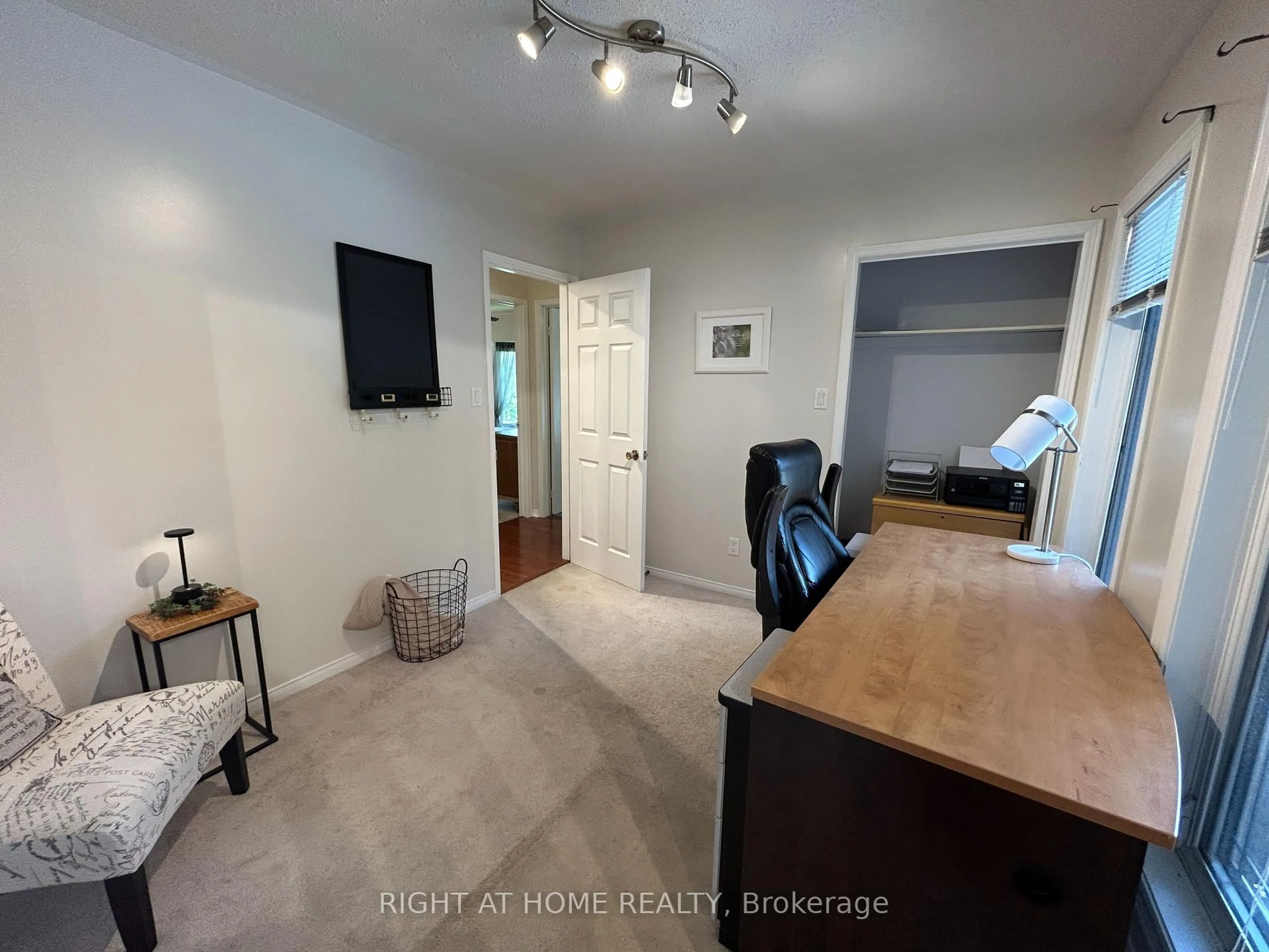 A pic of a room for 41 Howard Dr, Oro-Medonte Ontario L0L 2E0