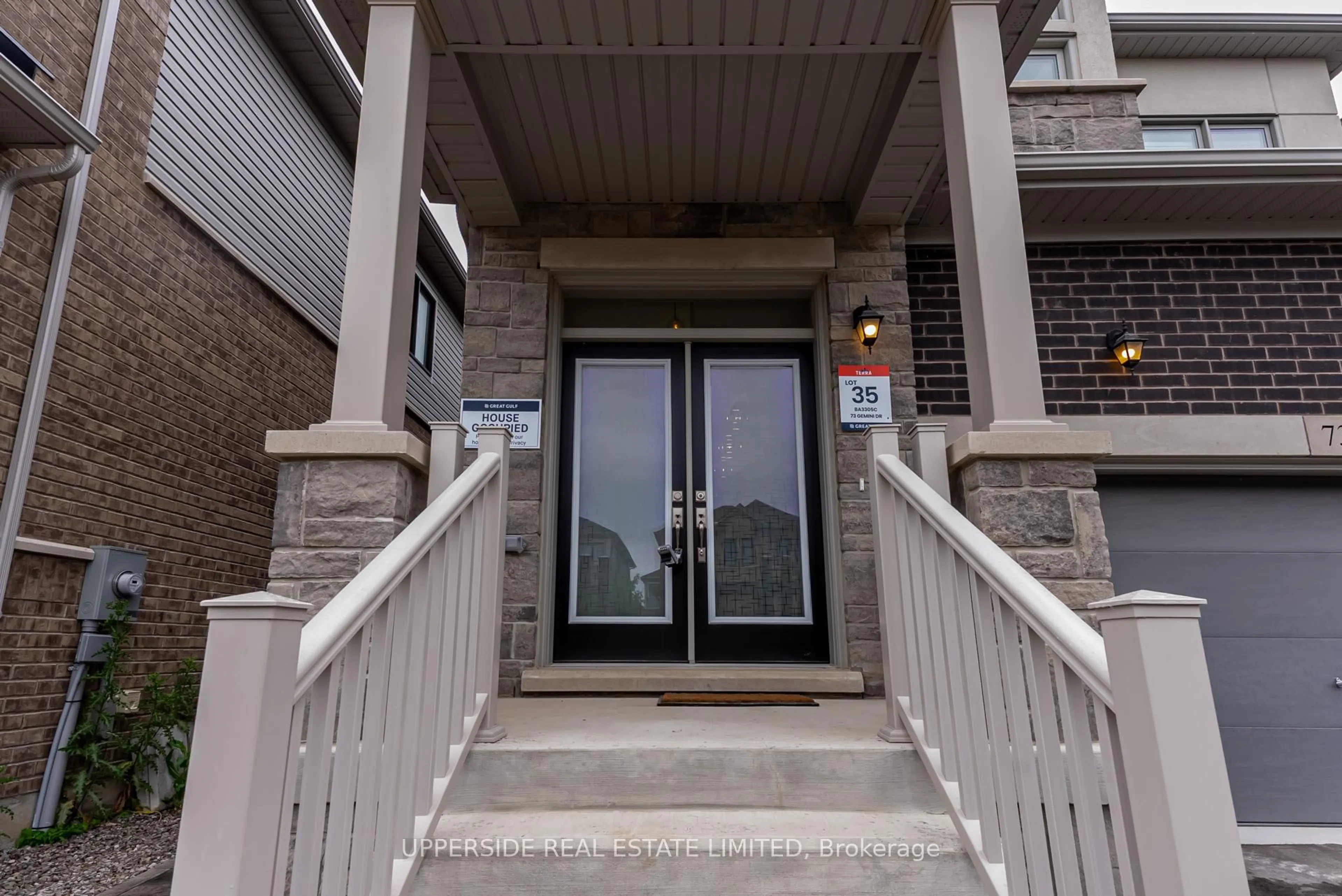 Indoor entryway for 73 Gemini Dr, Barrie Ontario L9J 0P8