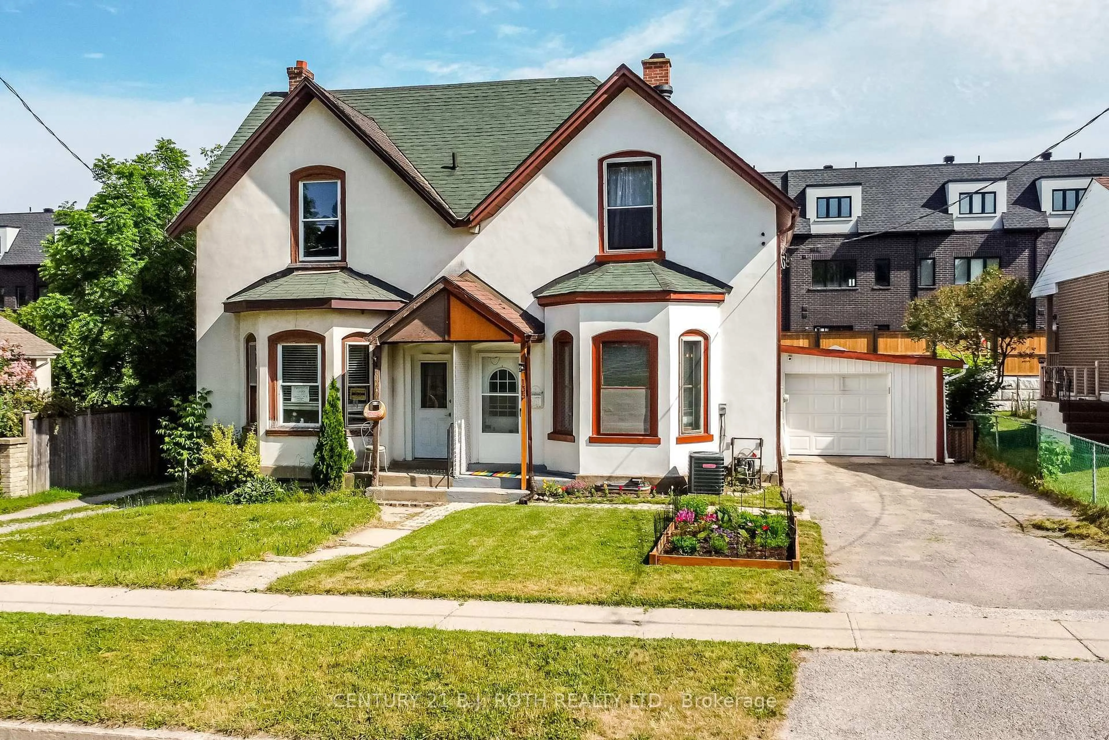 Home with brick exterior material, street for 135 CUMBERLAND St, Barrie Ontario L4N 2P9