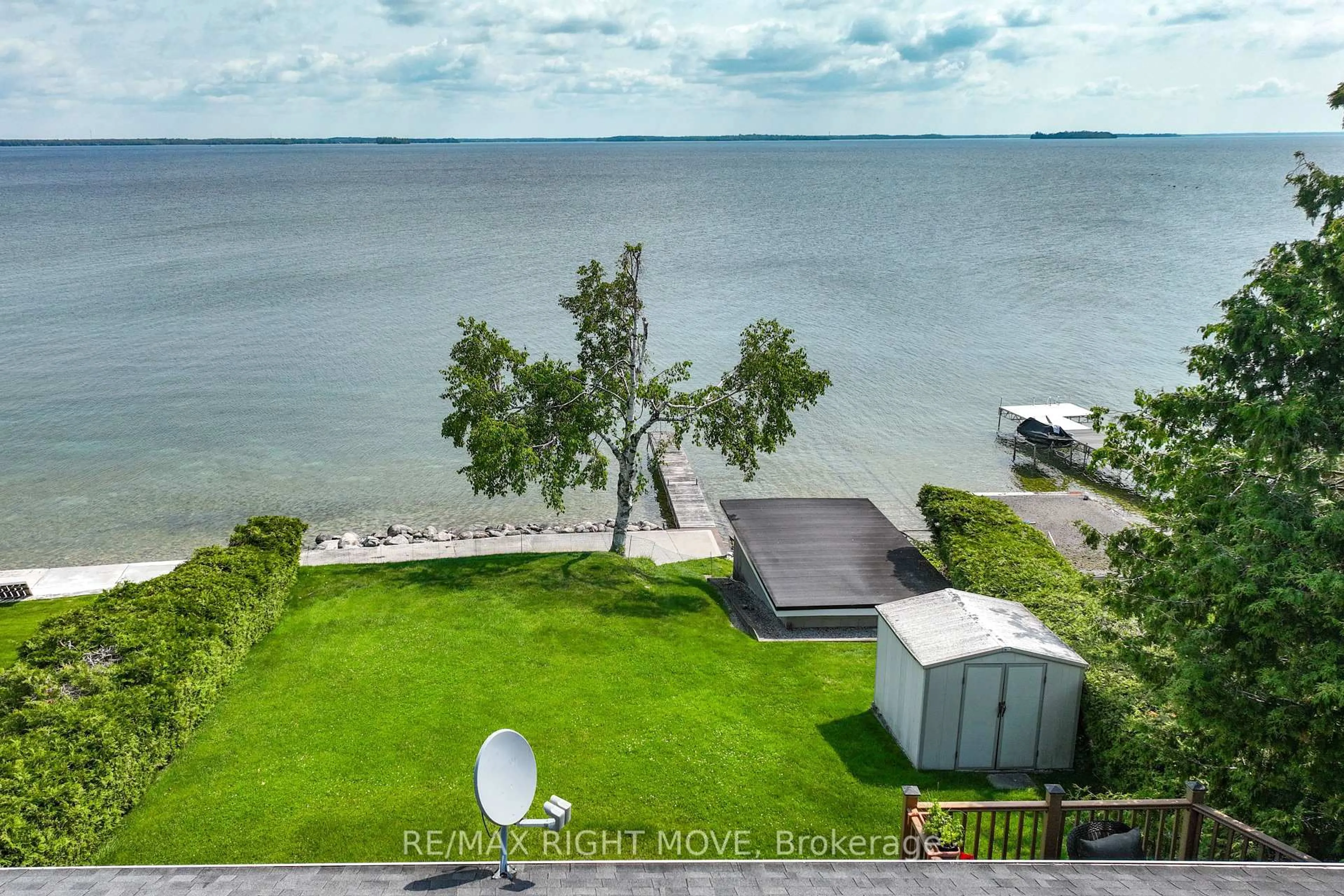 A pic from outside/outdoor area/front of a property/back of a property/a pic from drone, water/lake/river/ocean view for 905 Woodland Dr, Oro-Medonte Ontario L3V 0R8