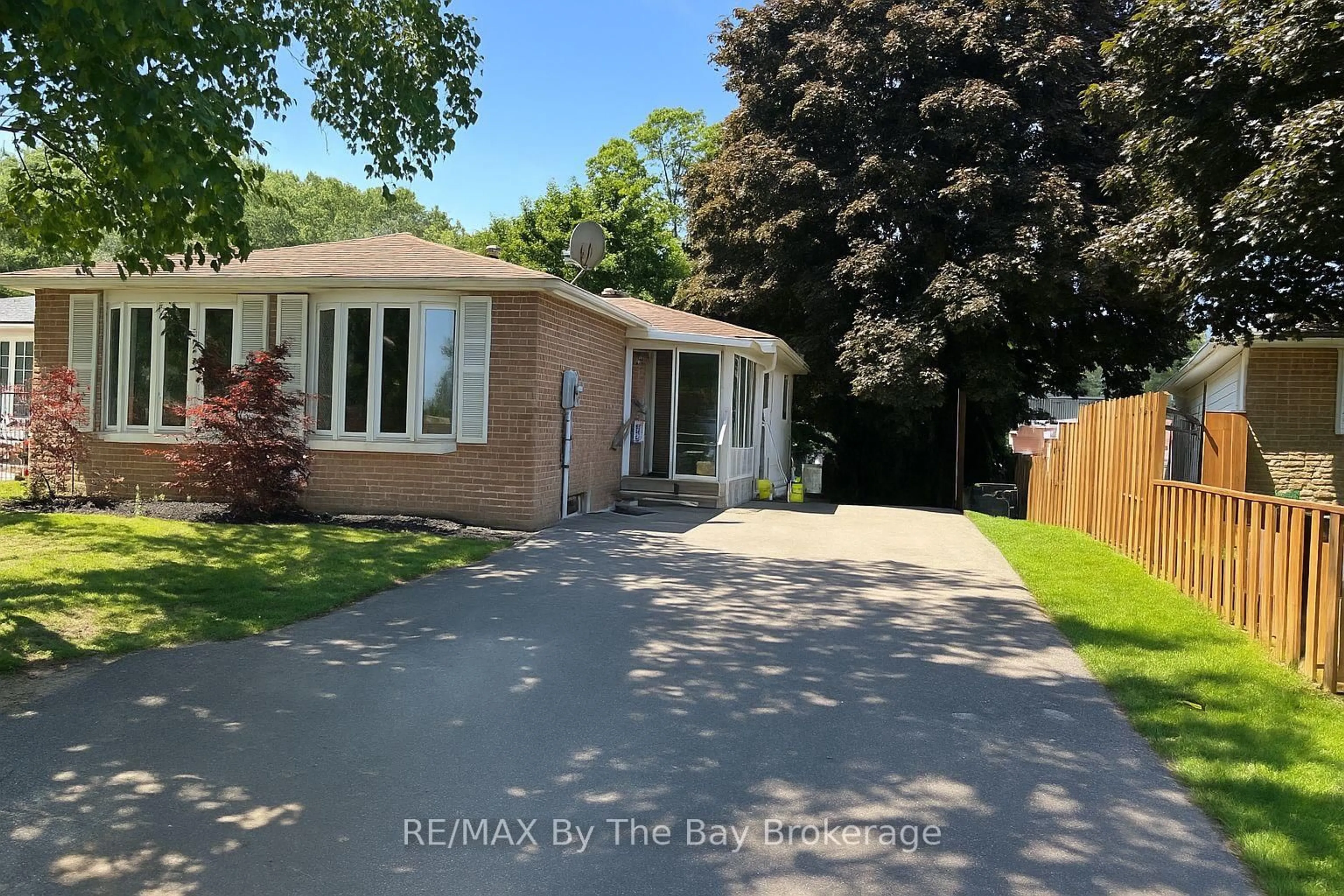 Unknown for 1033 Glen Bogie Cres, Midland Ontario L4R 4S6