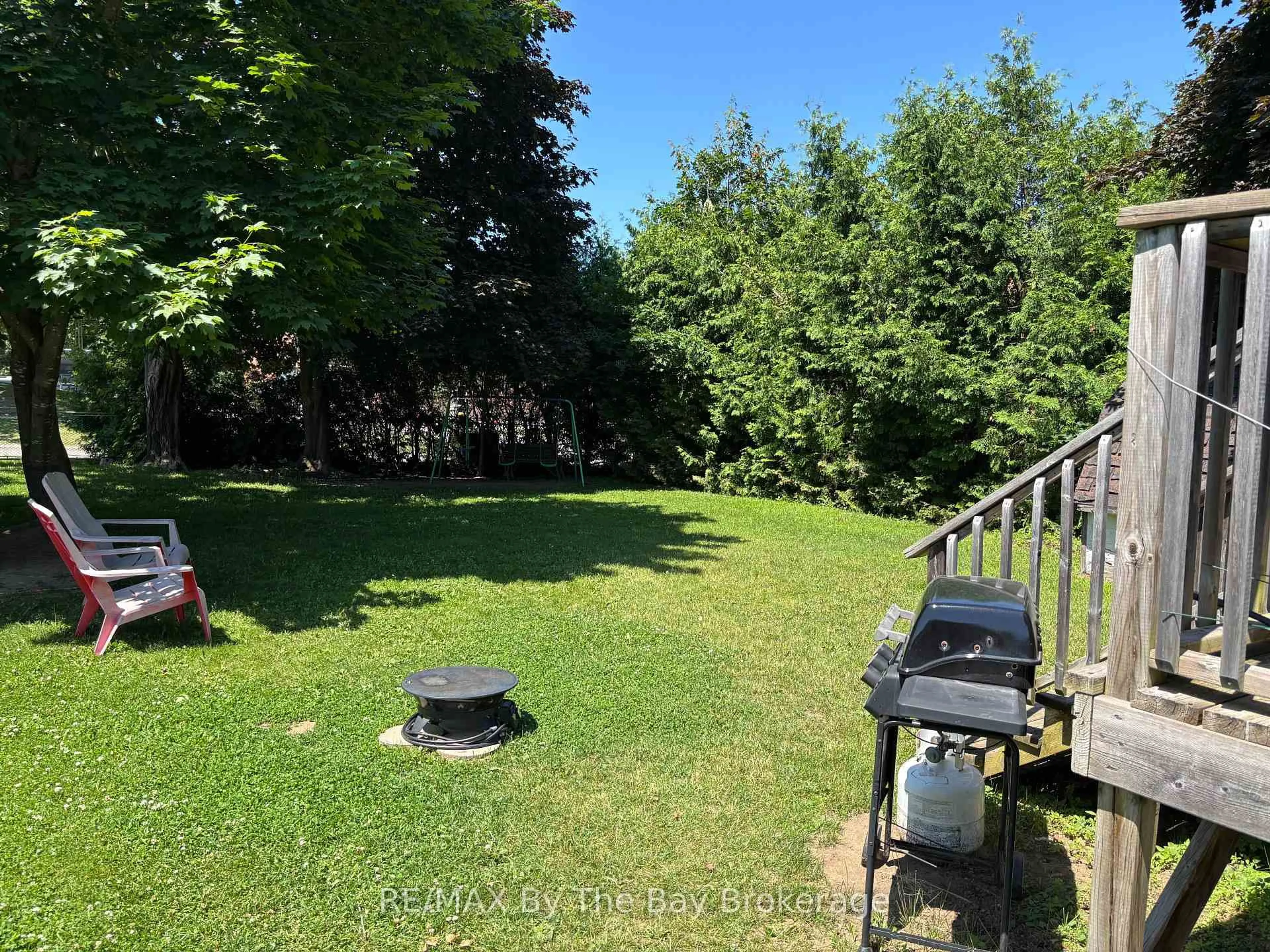 A pic from outside/outdoor area/front of a property/back of a property/a pic from drone, forest/trees view for 1033 Glen Bogie Cres, Midland Ontario L4R 4S6