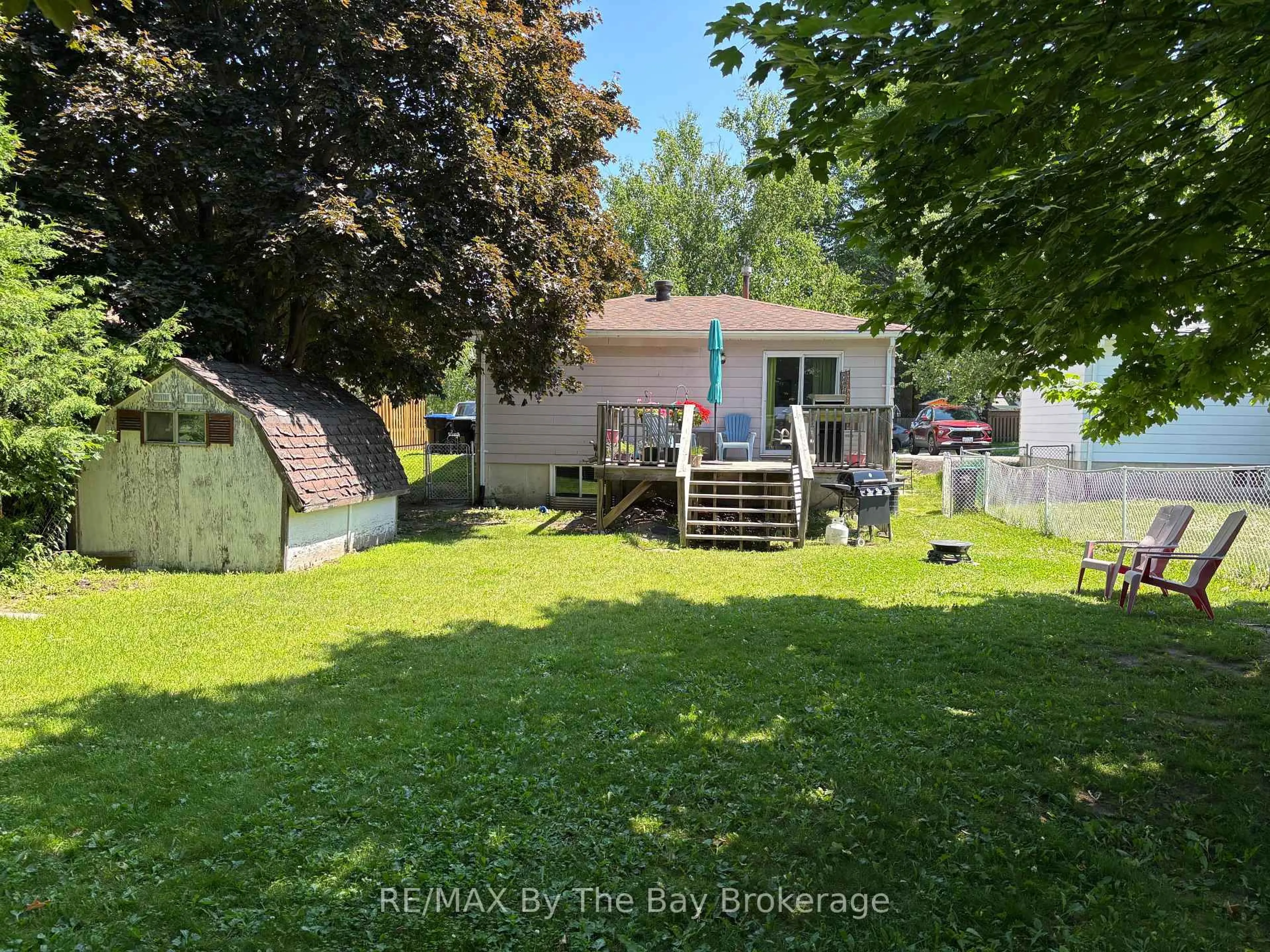 A pic from outside/outdoor area/front of a property/back of a property/a pic from drone, street for 1033 Glen Bogie Cres, Midland Ontario L4R 4S6
