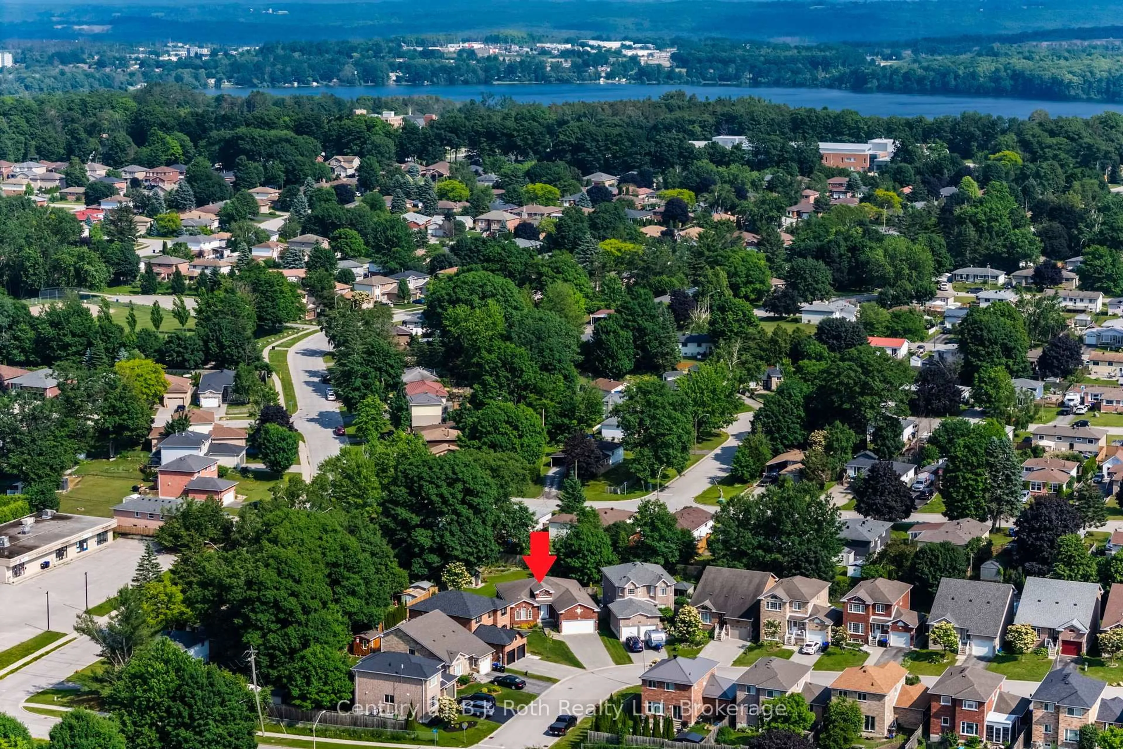 A pic from outside/outdoor area/front of a property/back of a property/a pic from drone, street for 997 Whitney Cres, Midland Ontario L4R 5N3