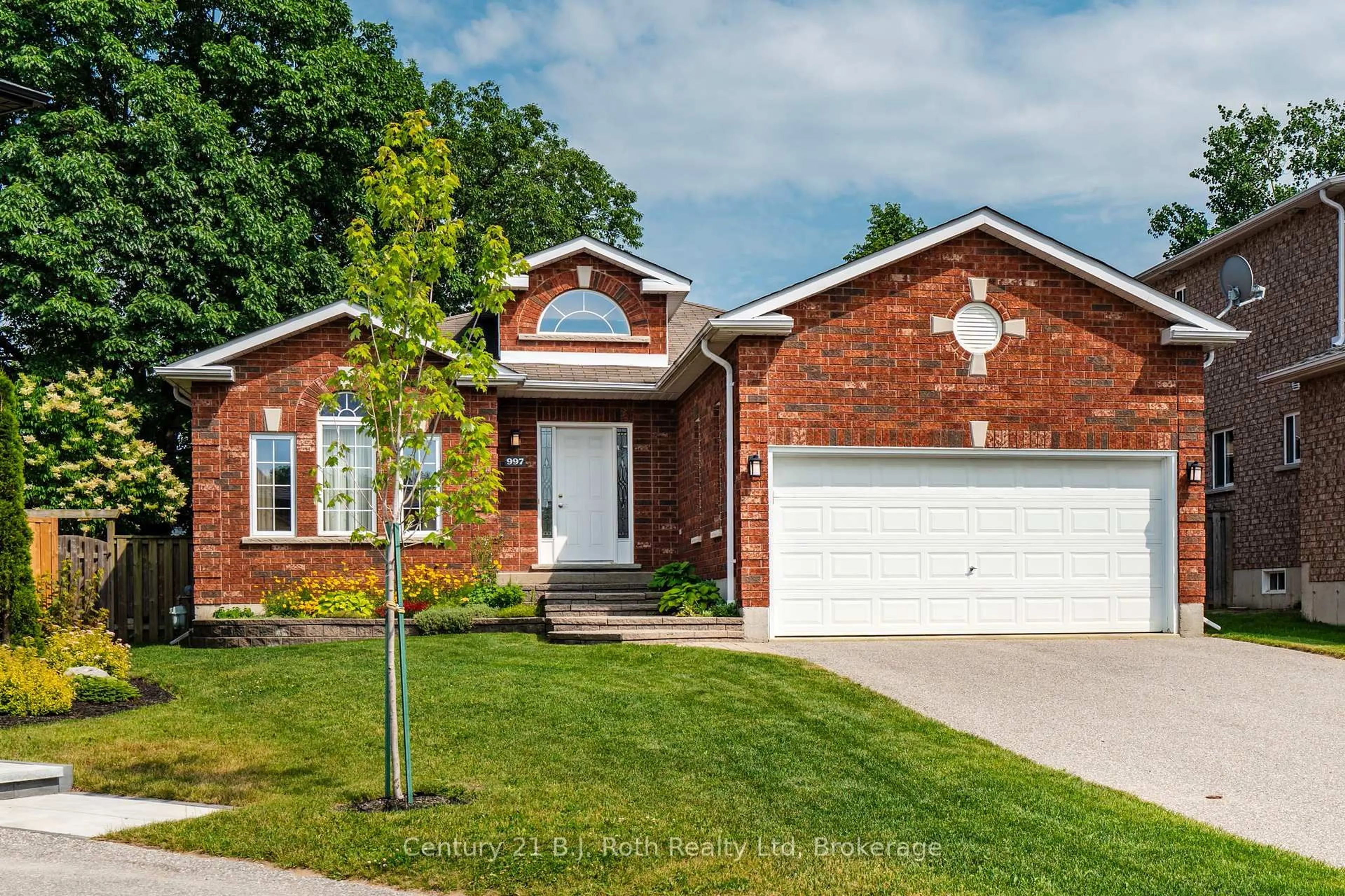 Home with brick exterior material, street for 997 Whitney Cres, Midland Ontario L4R 5N3