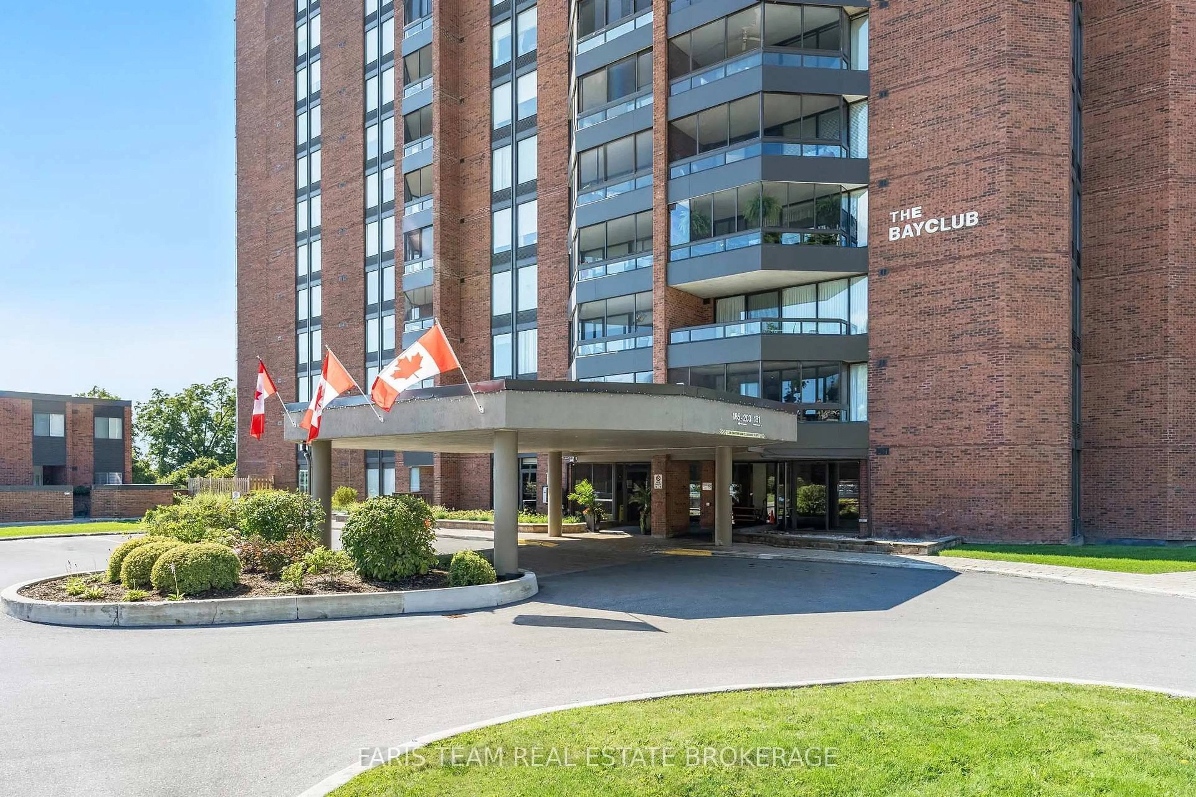 Indoor foyer for 181 Collier St #703, Barrie Ontario L4M 1H7