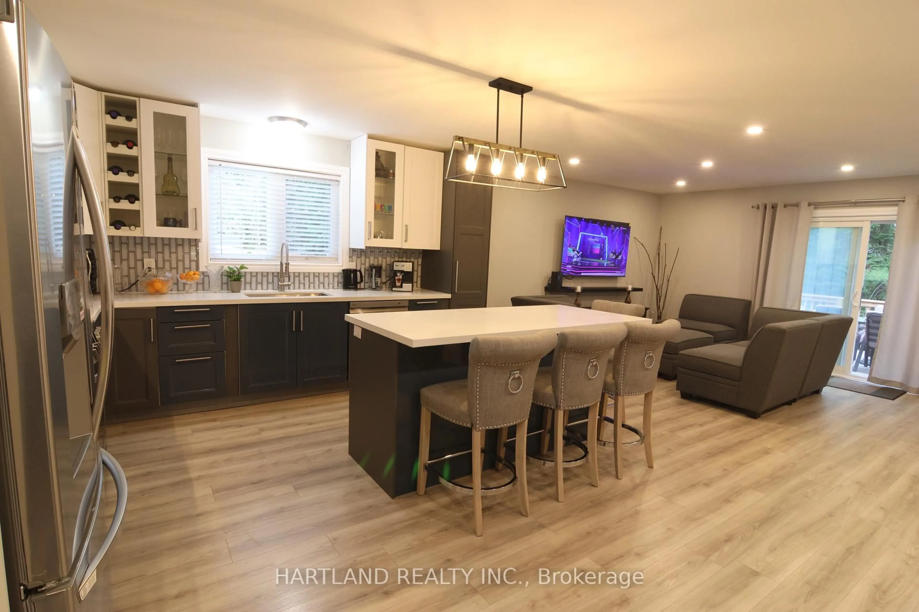 Open concept kitchen, unknown for 22 Berkely St, Wasaga Beach Ontario L9Z 2N6