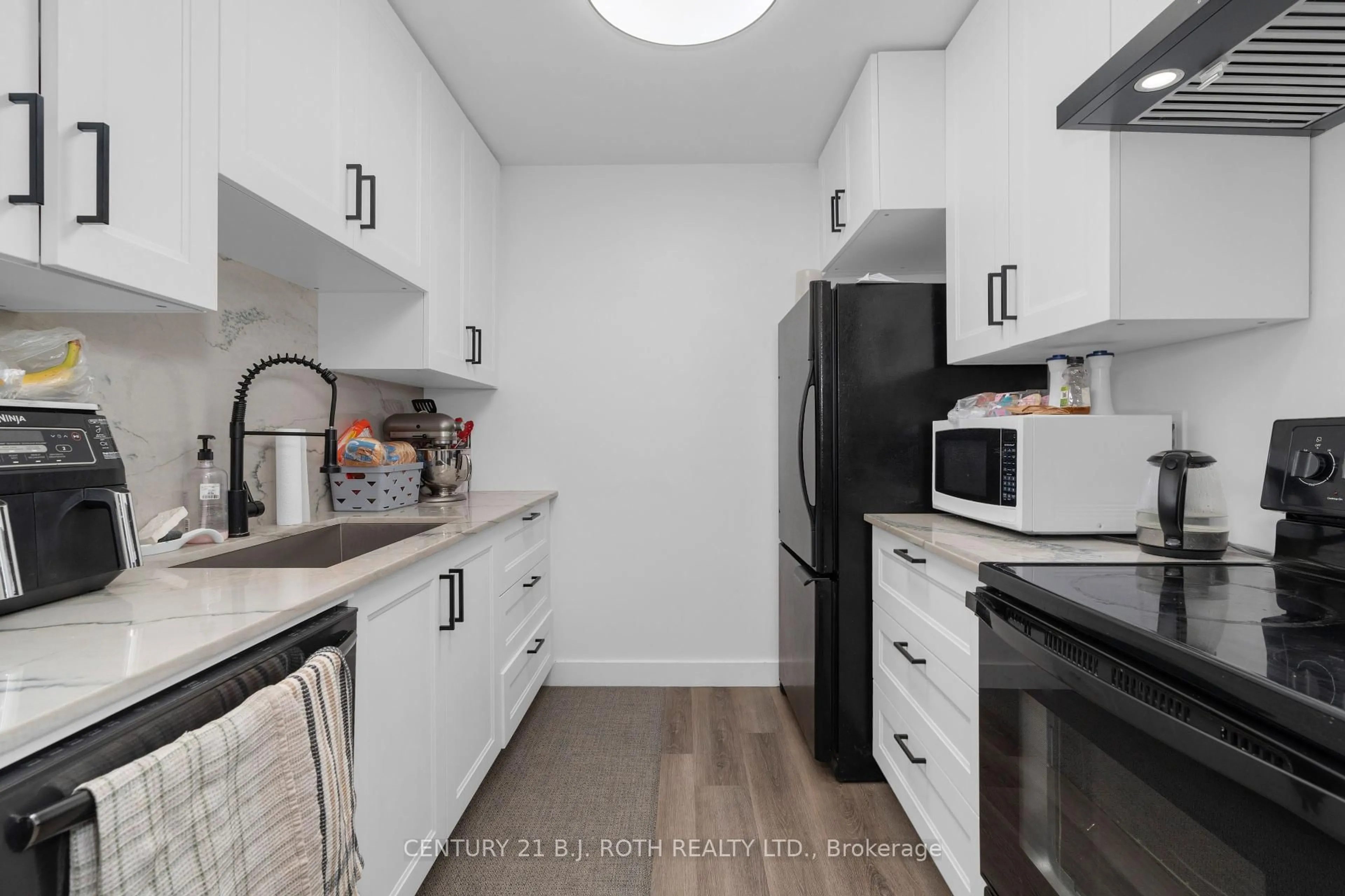 Standard kitchen, unknown for 175 Edgehill Dr #A2, Barrie Ontario L4N 1L9