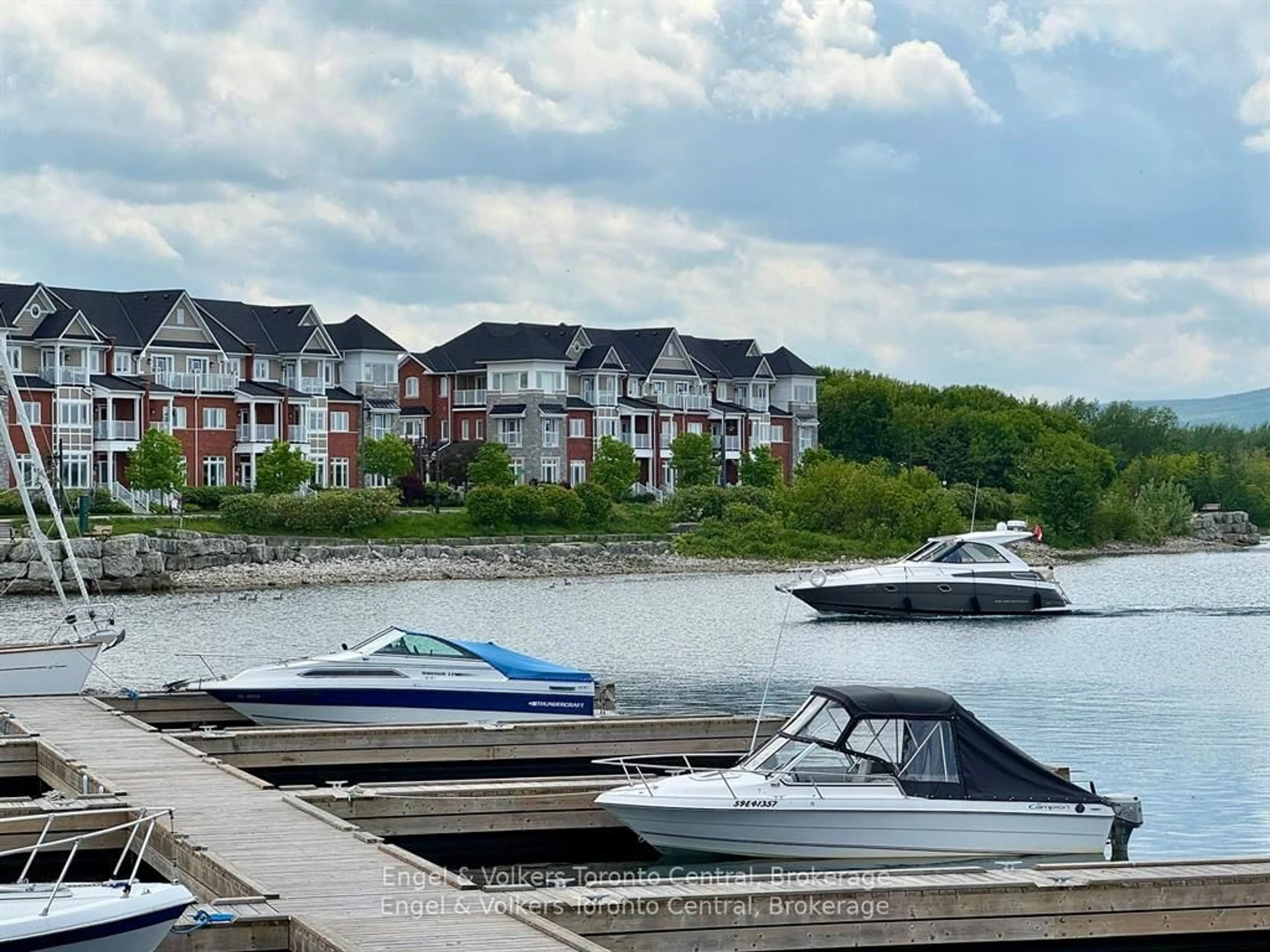 Blurry image for 1 Westmount Mews #7, Collingwood Ontario L9Y 0J9