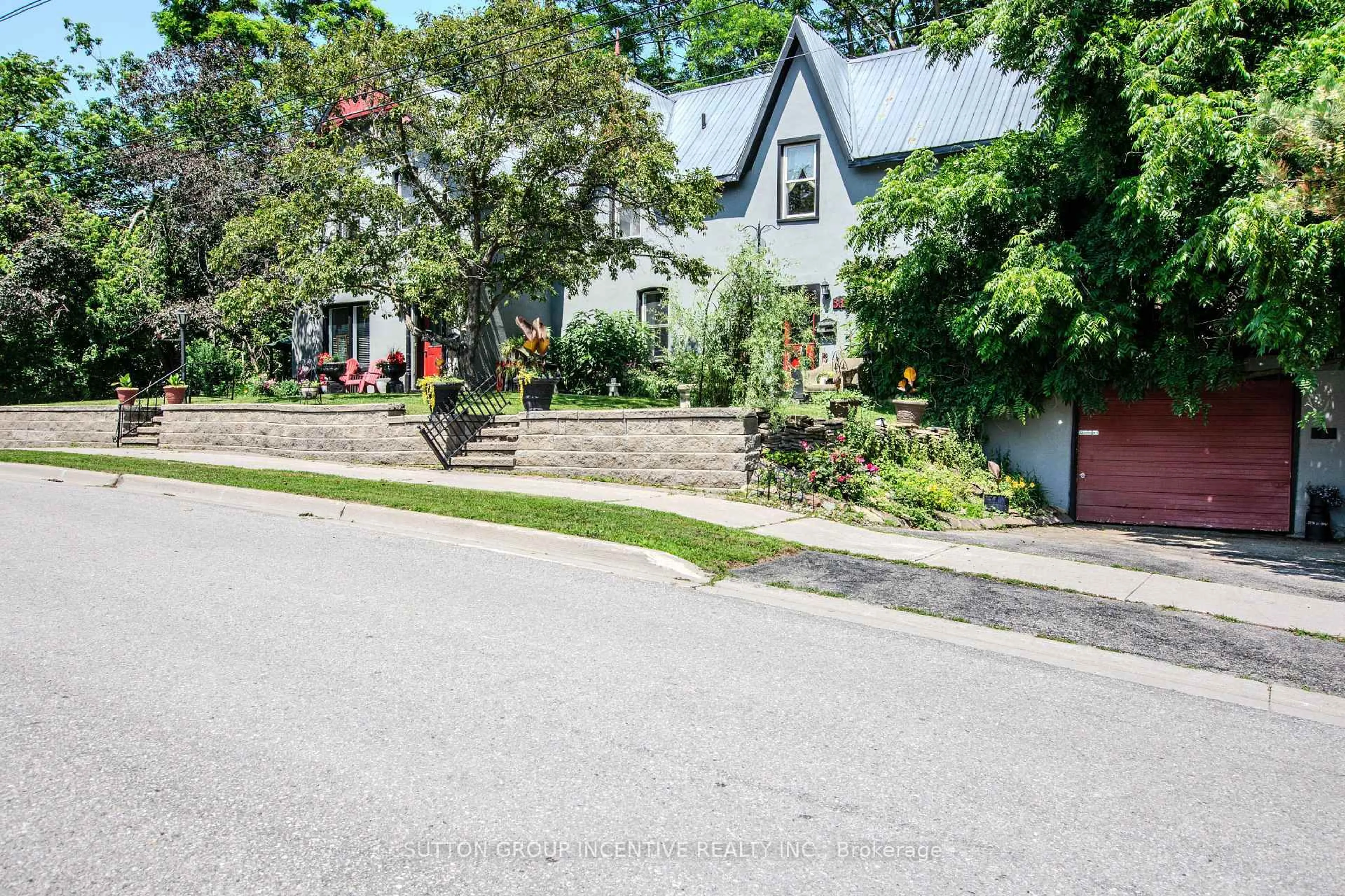 Home with brick exterior material, street for 338 Gloucester St, Midland Ontario L4R 1J1