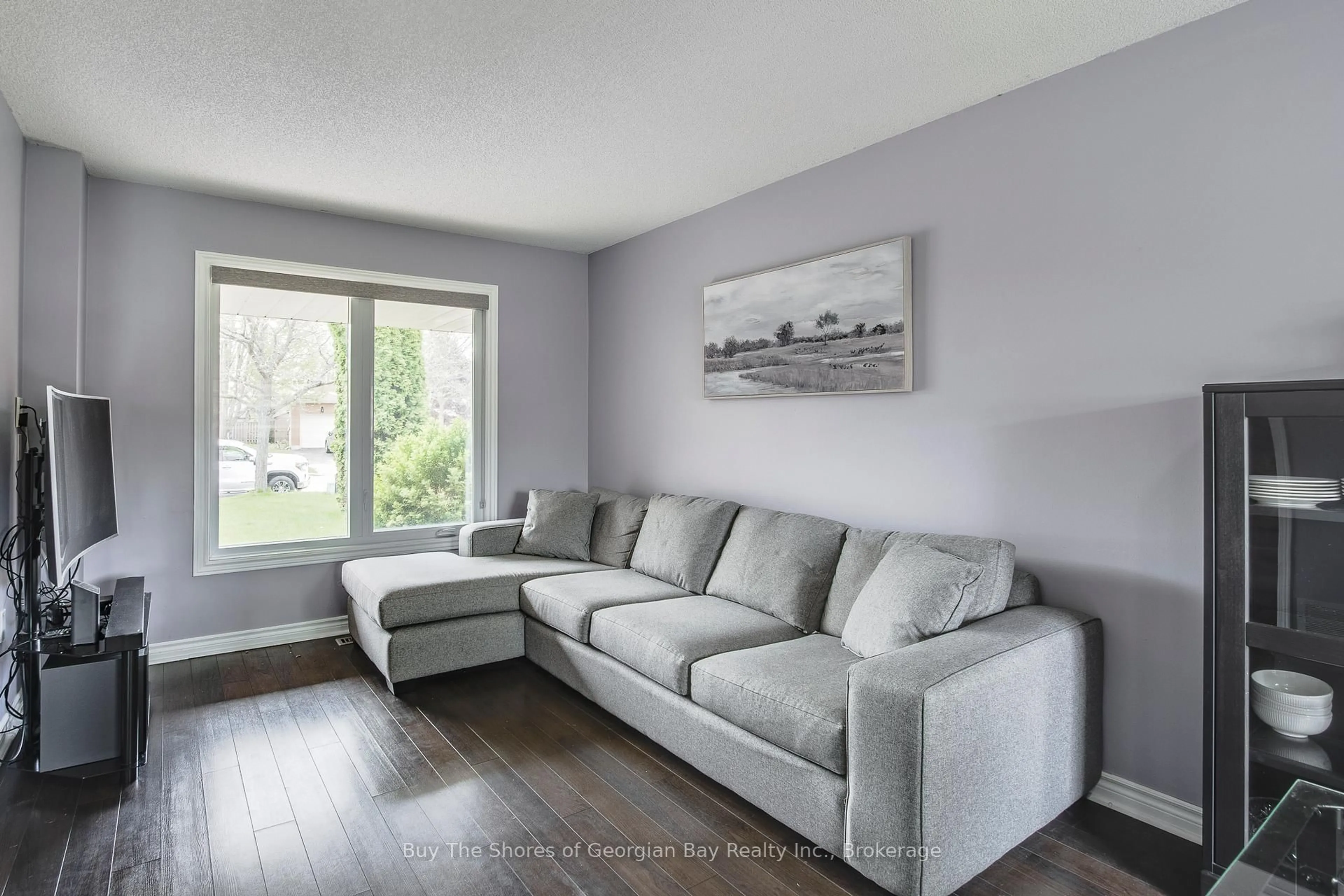 Living room with furniture, wood/laminate floor for 96 Barre Dr, Barrie Ontario L4N 7P1