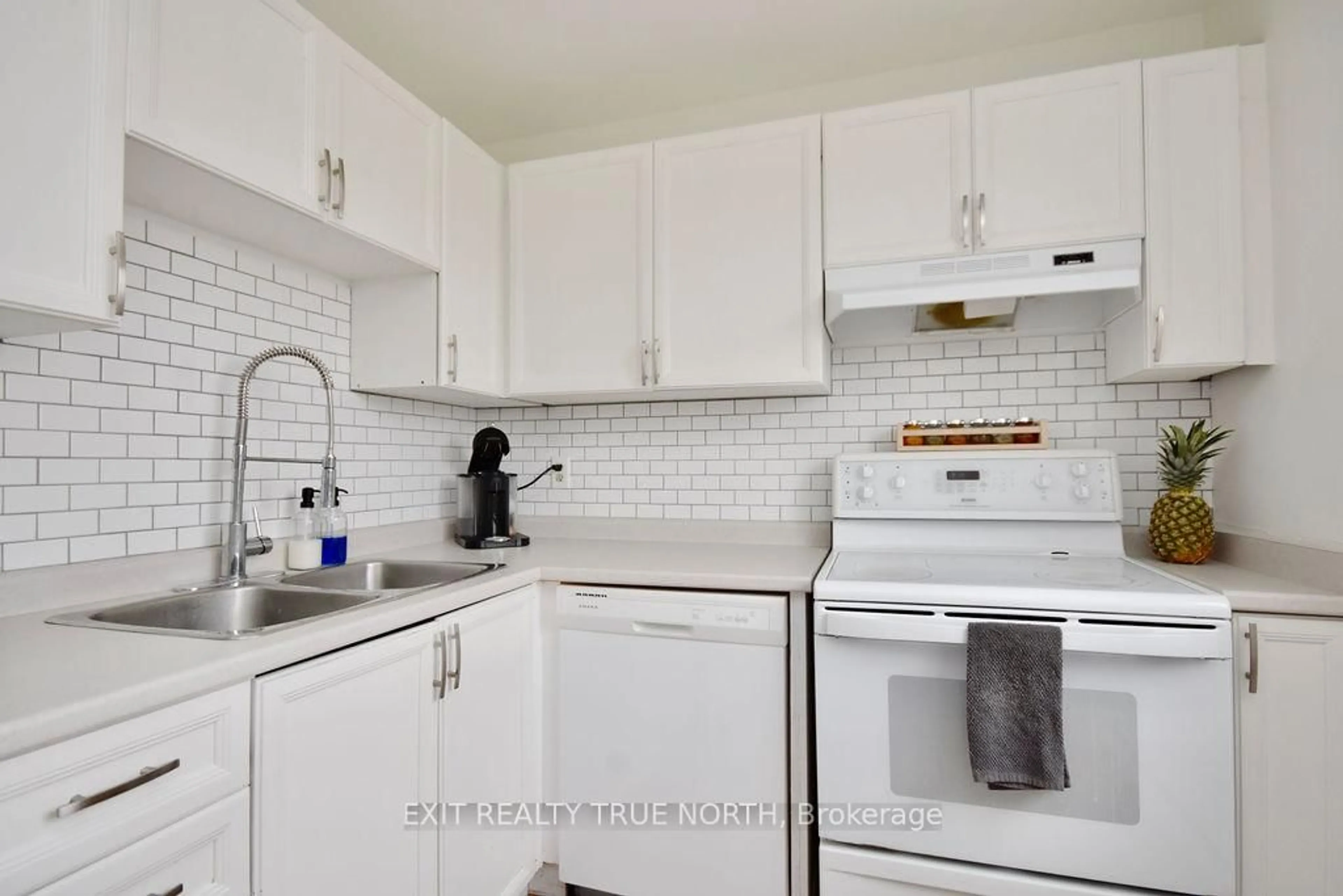 Standard kitchen, ceramic/tile floor for 3 Sawmill Rd #7, Barrie Ontario L4N 6X3