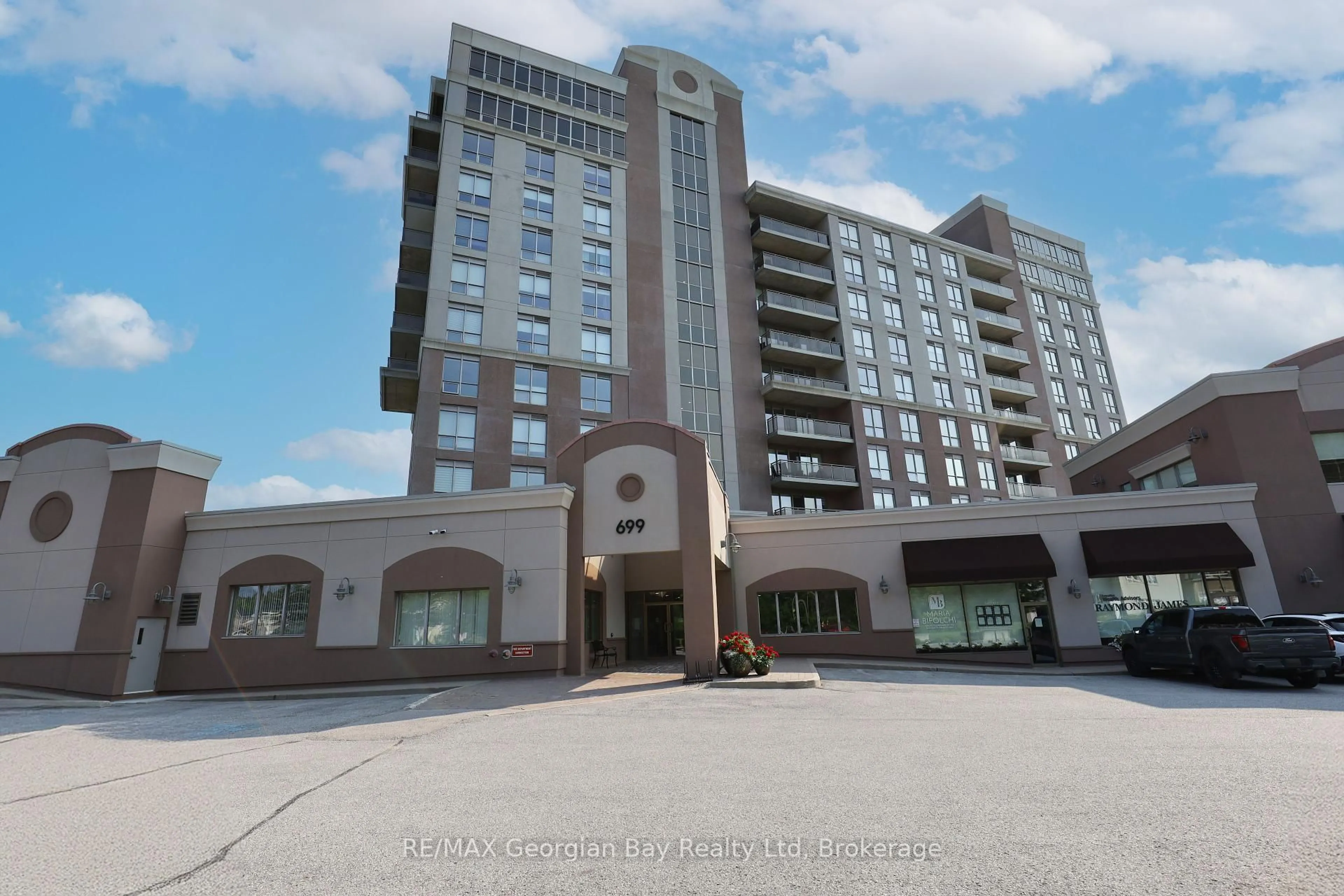 Indoor foyer for 699 ABERDEEN Blvd #509, Midland Ontario L4R 5P2