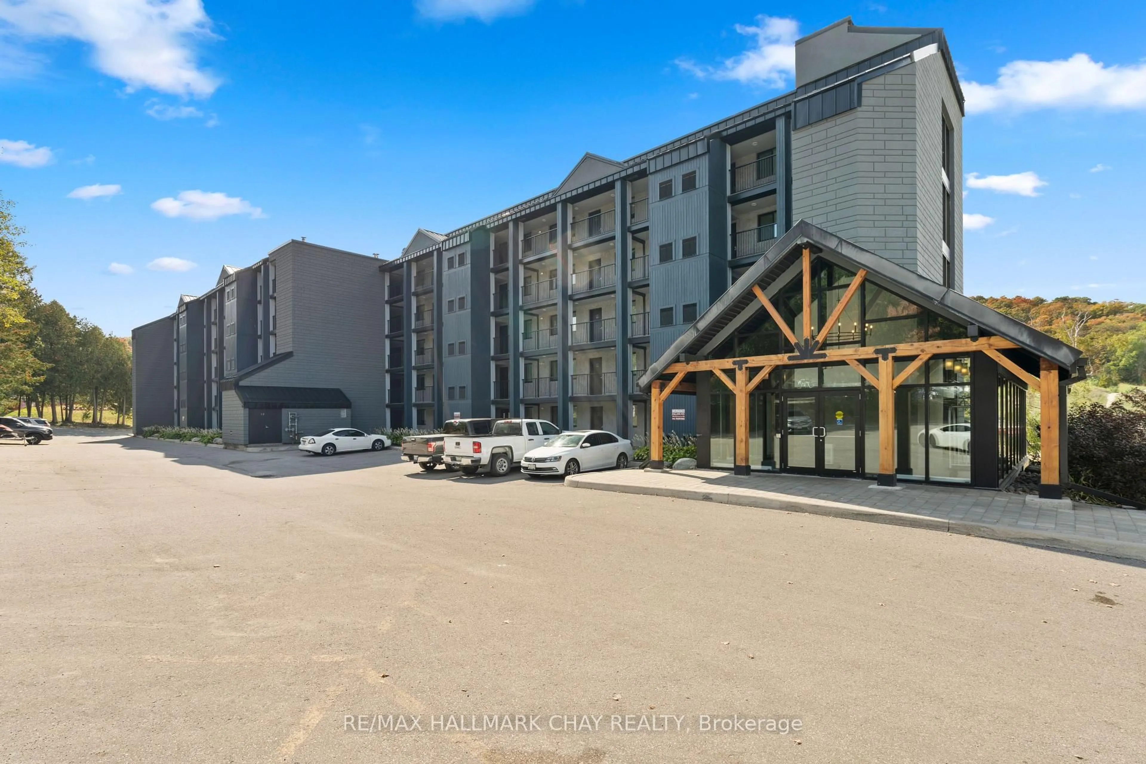A pic from outside/outdoor area/front of a property/back of a property/a pic from drone, unknown for 80 Horseshoe Blvd ##G01, Oro-Medonte Ontario L4M 4Y8