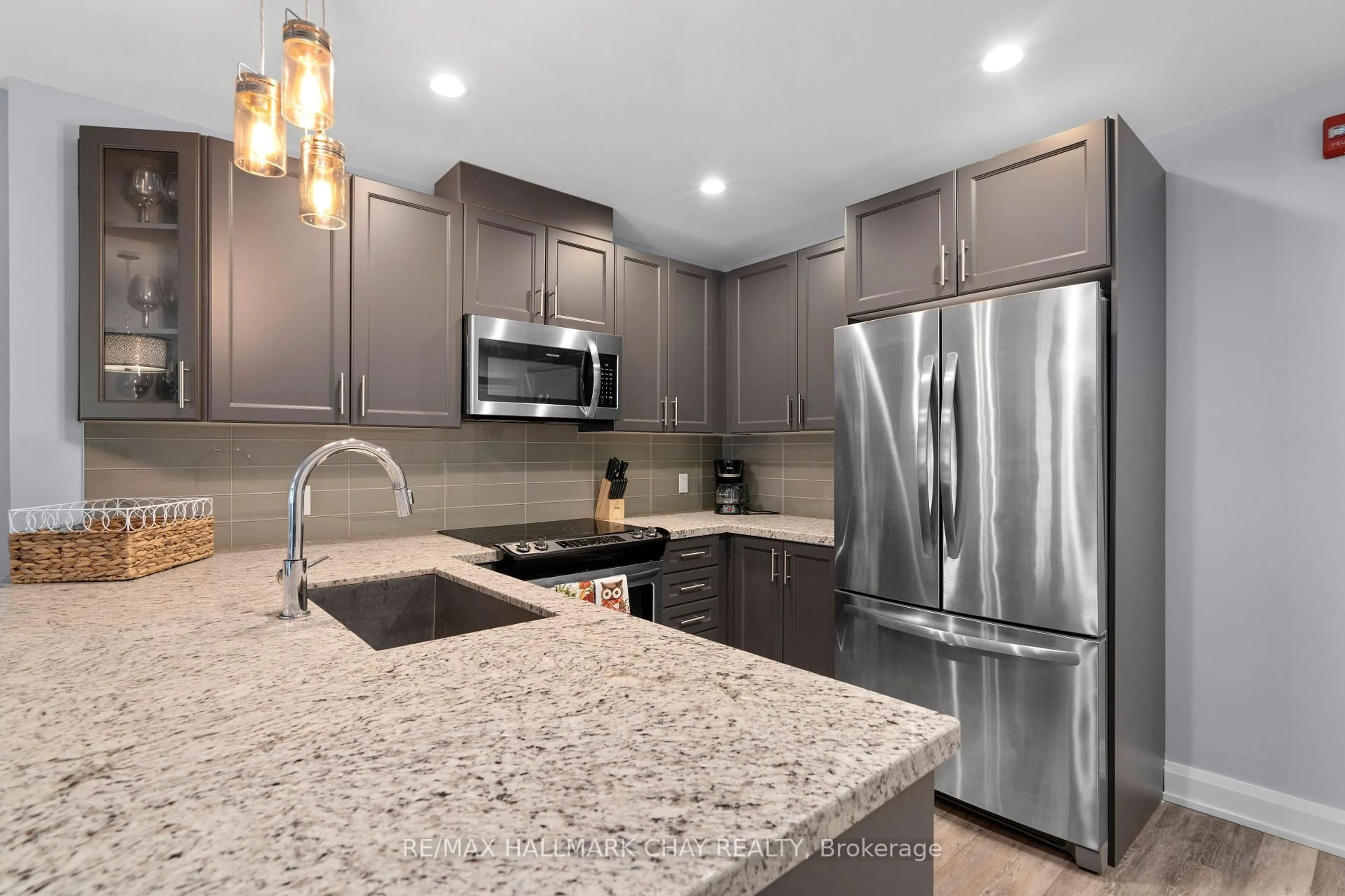 Open concept kitchen, unknown for 80 Horseshoe Blvd ##G01, Oro-Medonte Ontario L4M 4Y8