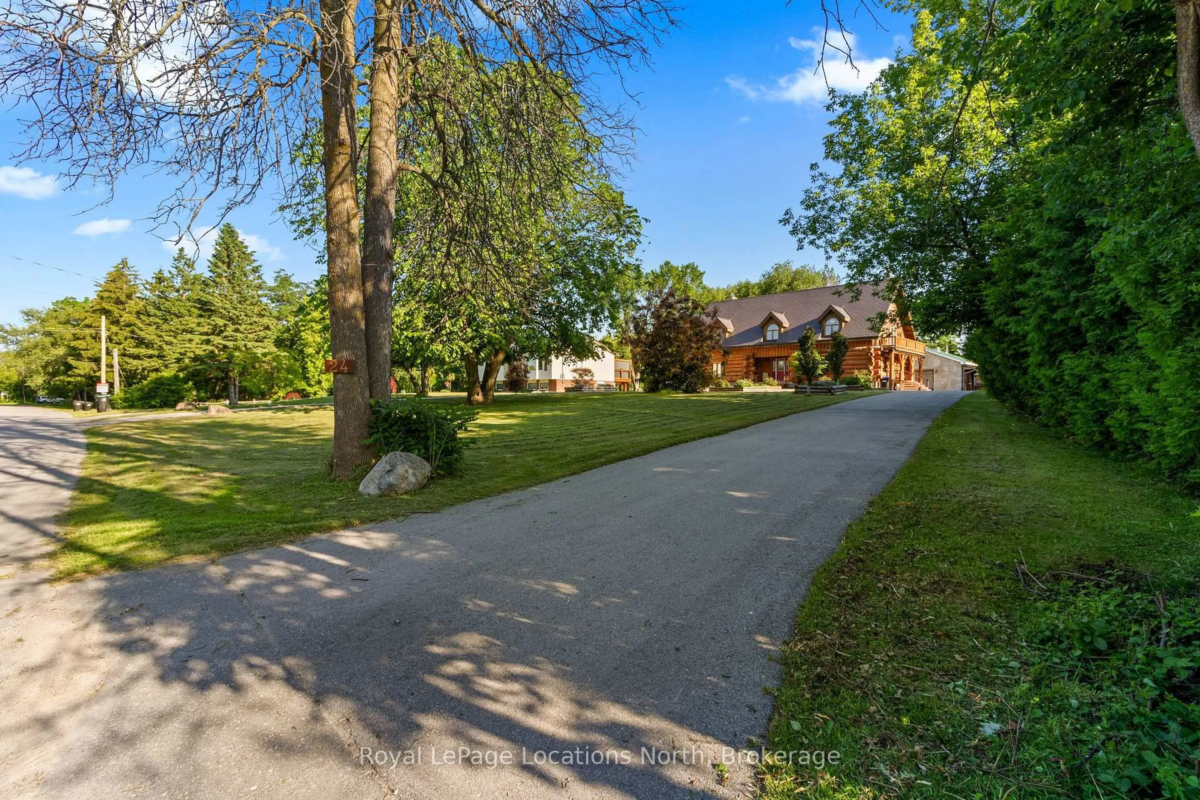 A pic from outside/outdoor area/front of a property/back of a property/a pic from drone, street for 24 Oliver Cres, Collingwood Ontario L9Y 3Z1