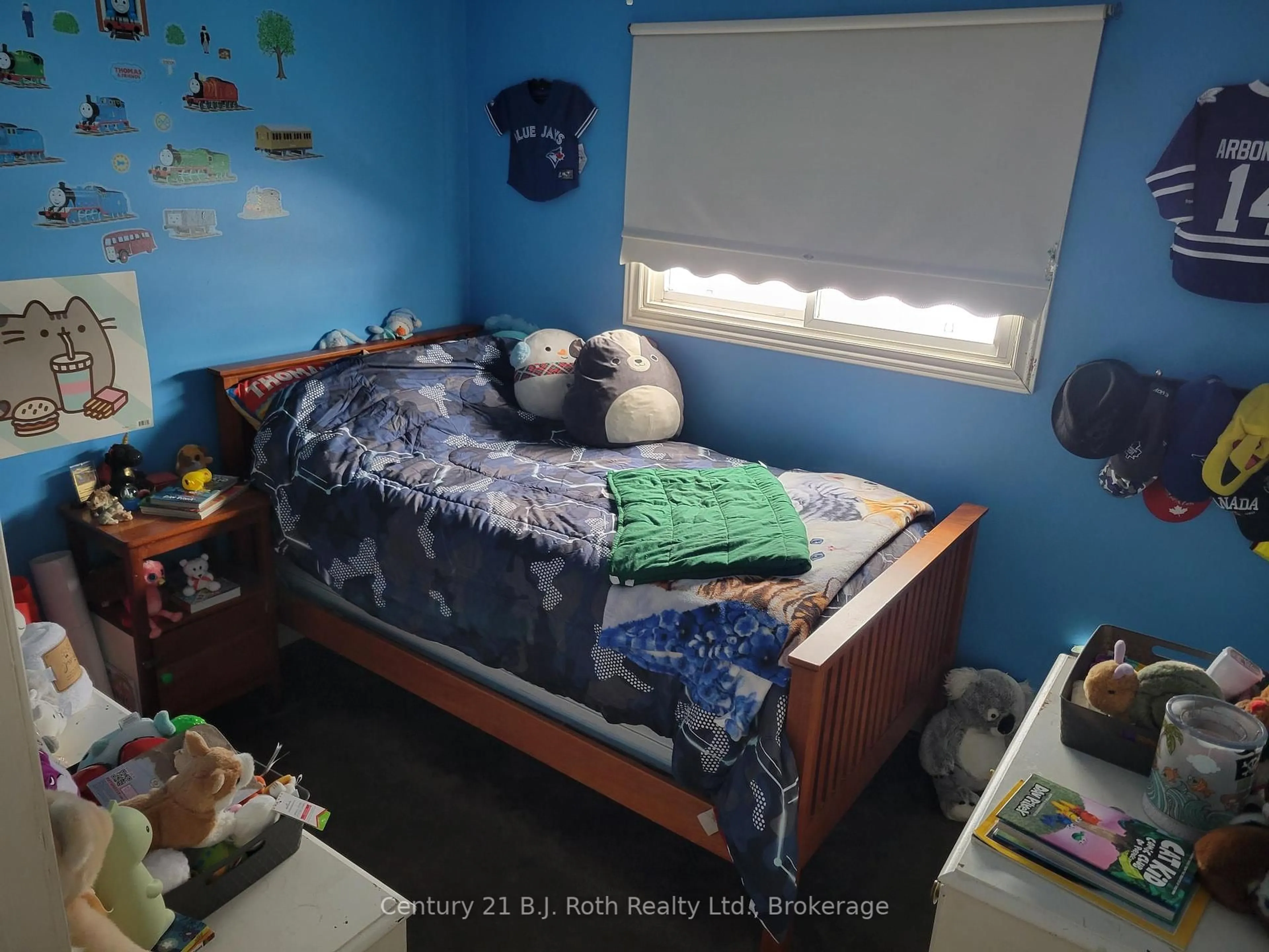 A pic of a room for 2 Lynn St, Tiny Ontario L0L 2J0