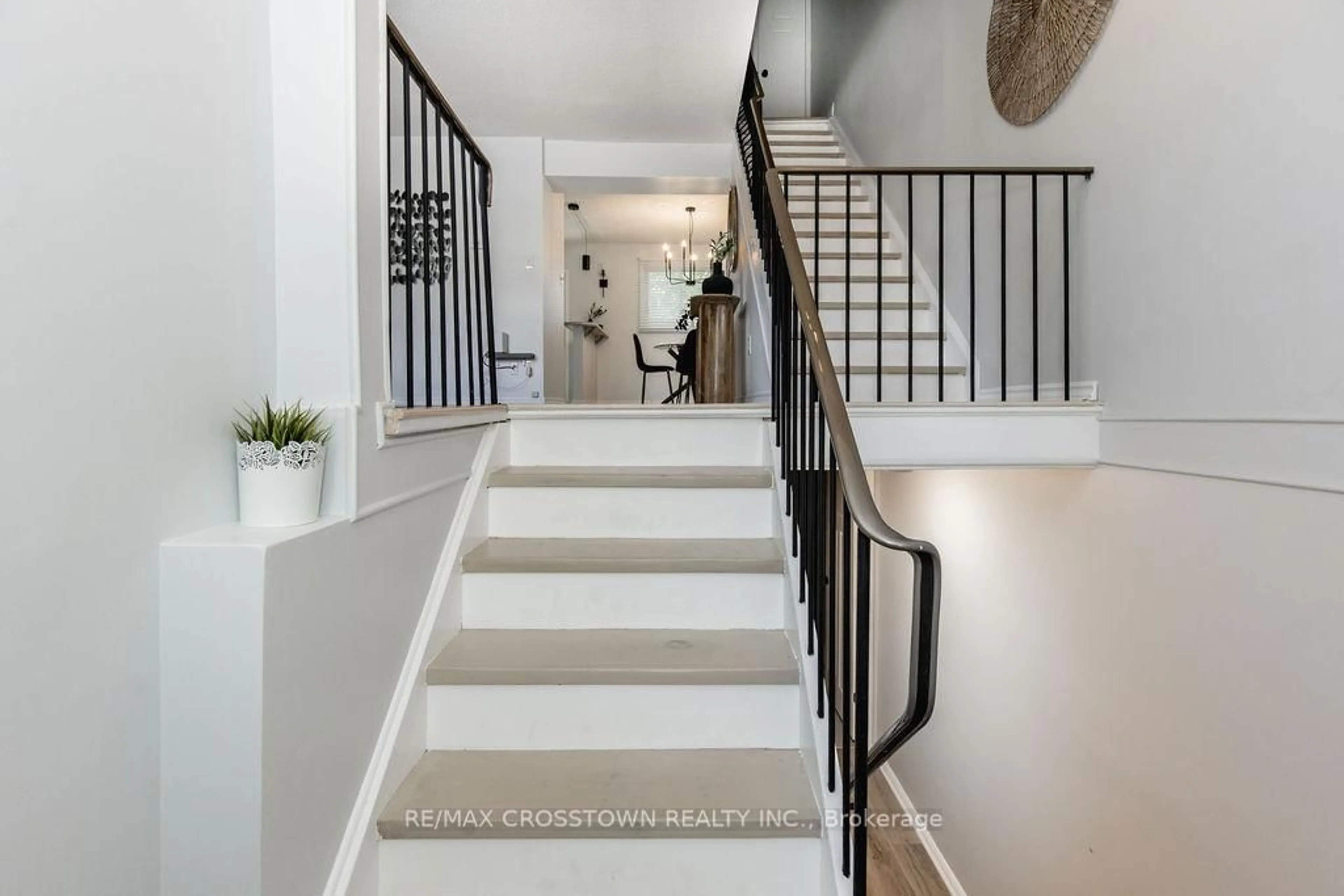 Stairs for 63 Ferris Lane #J4, Barrie Ontario L4M 5C4