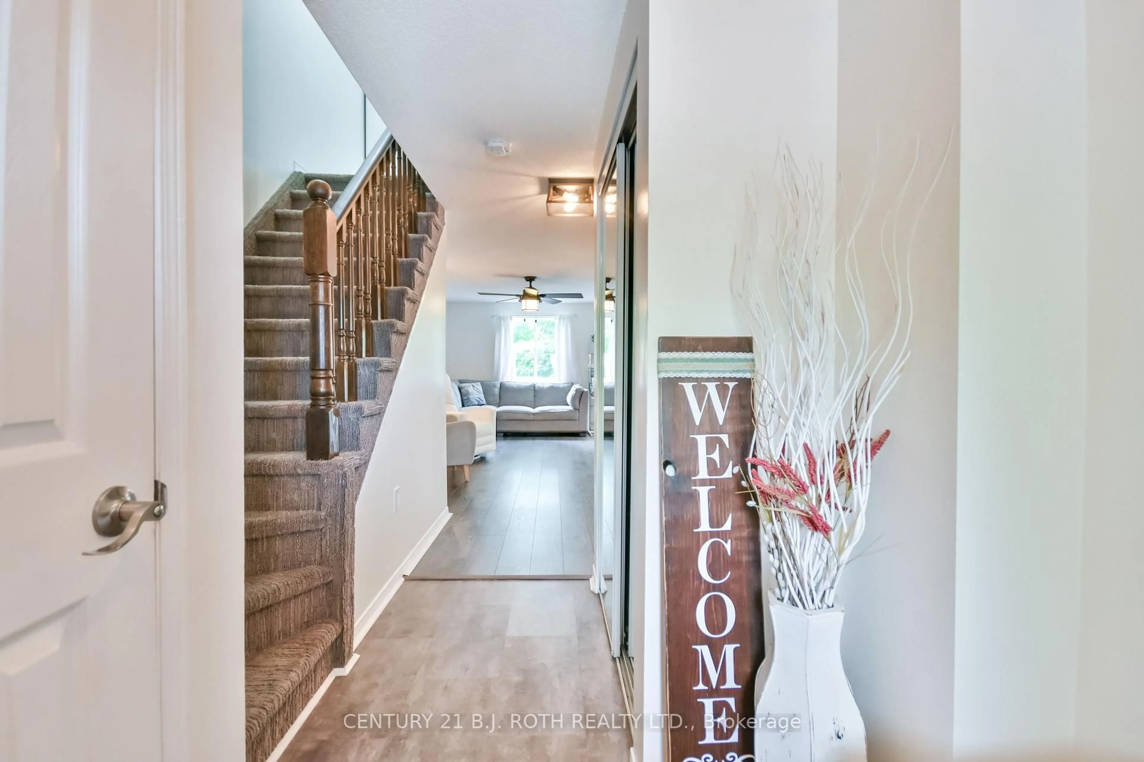 Indoor foyer for 453 Ferndale Dr, Barrie Ontario L4N 0M1