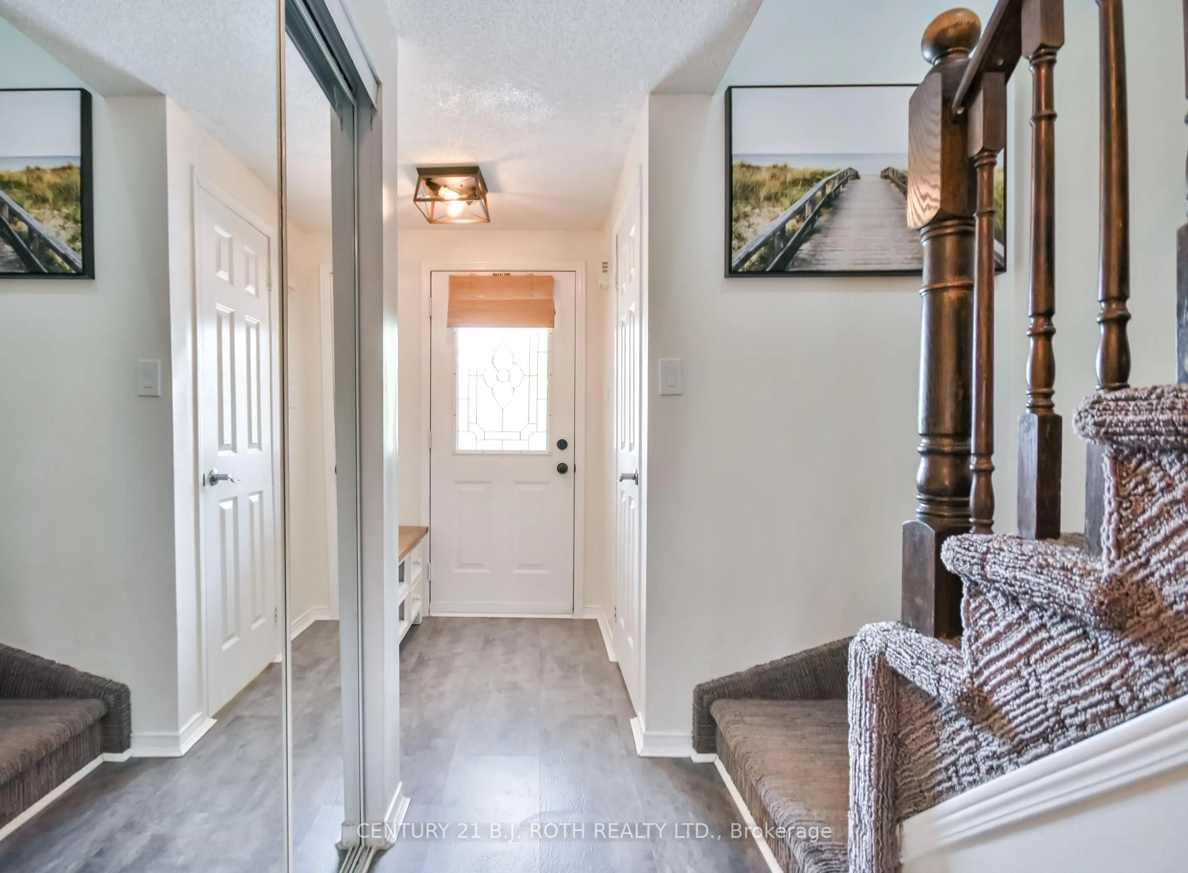 Indoor entryway for 453 Ferndale Dr, Barrie Ontario L4N 0M1