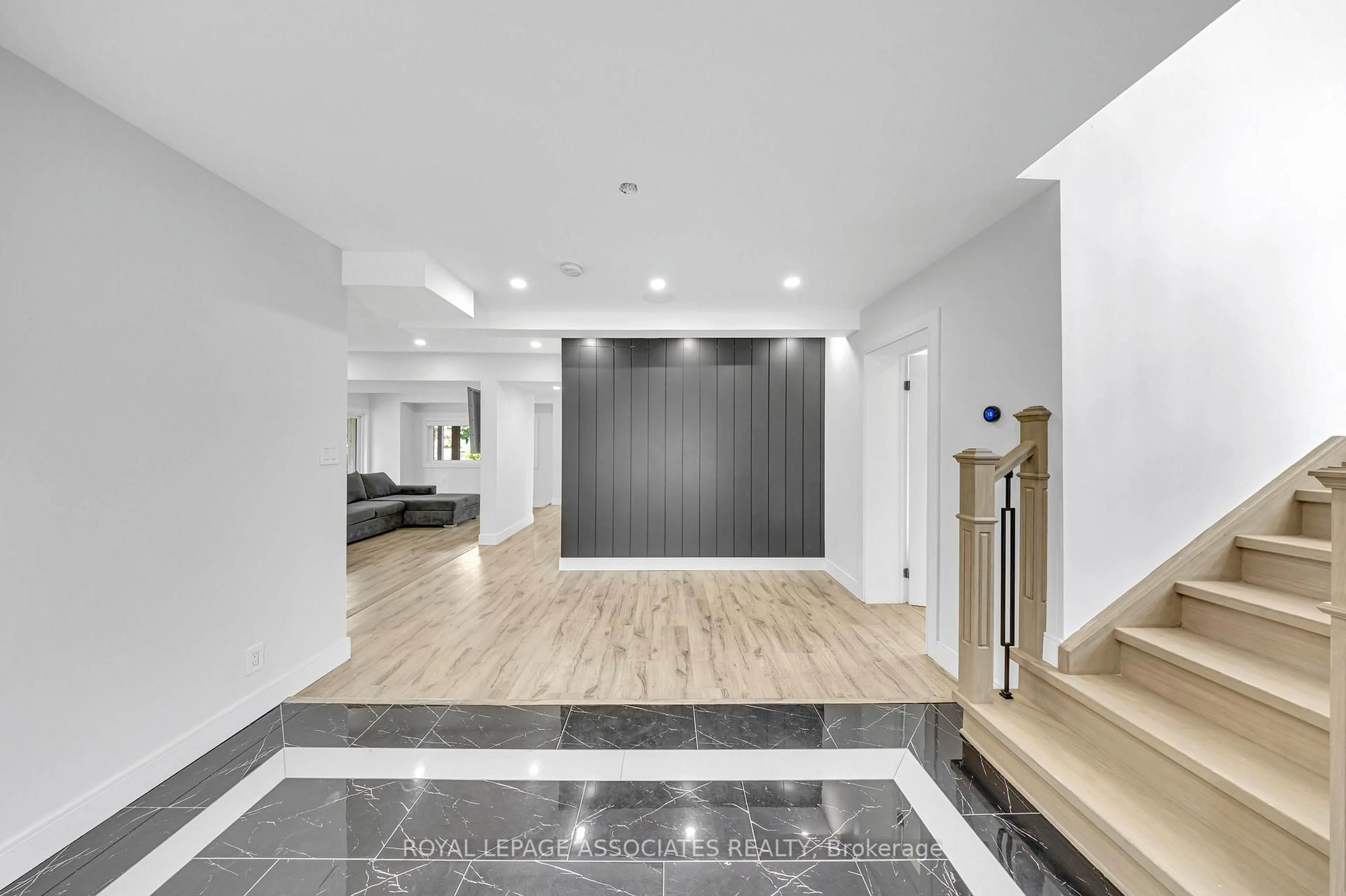 Indoor foyer for 57 Poplar Cres, Ramara Ontario L0K 1B0