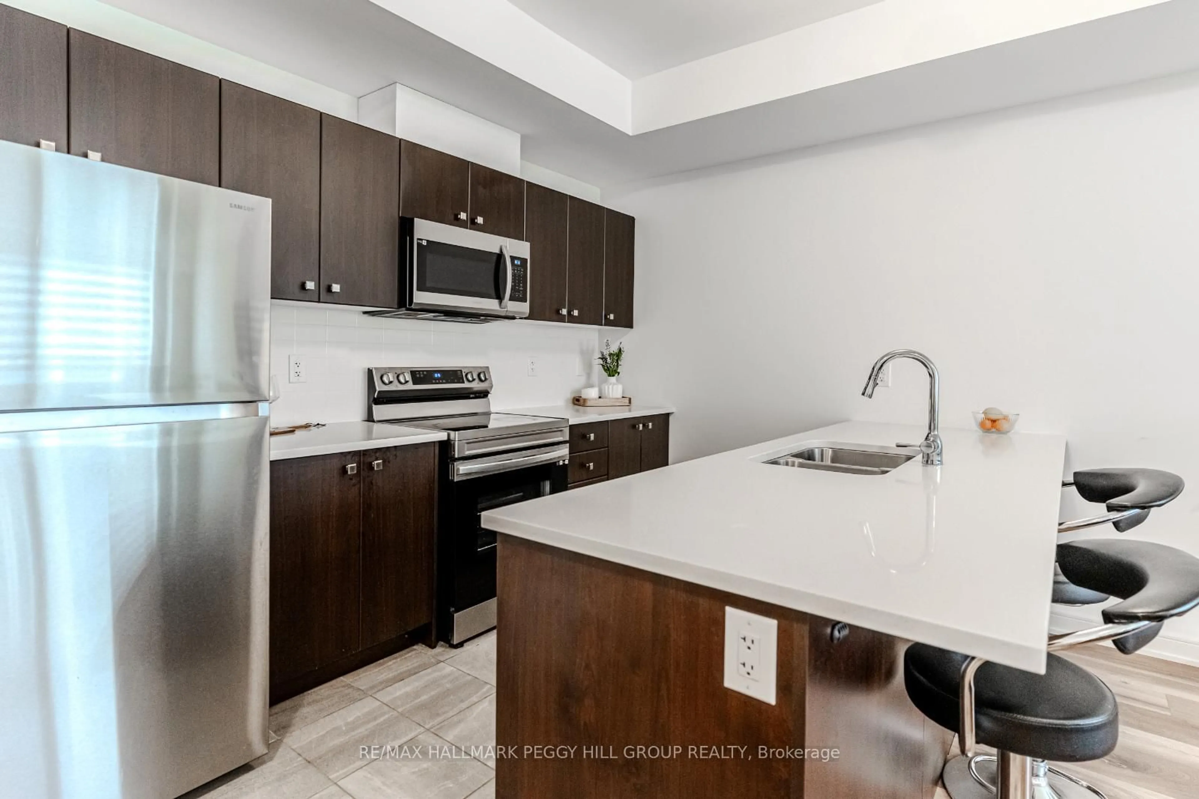 Standard kitchen, unknown for 9 Red Maple Lane, Barrie Ontario L9J 0N4