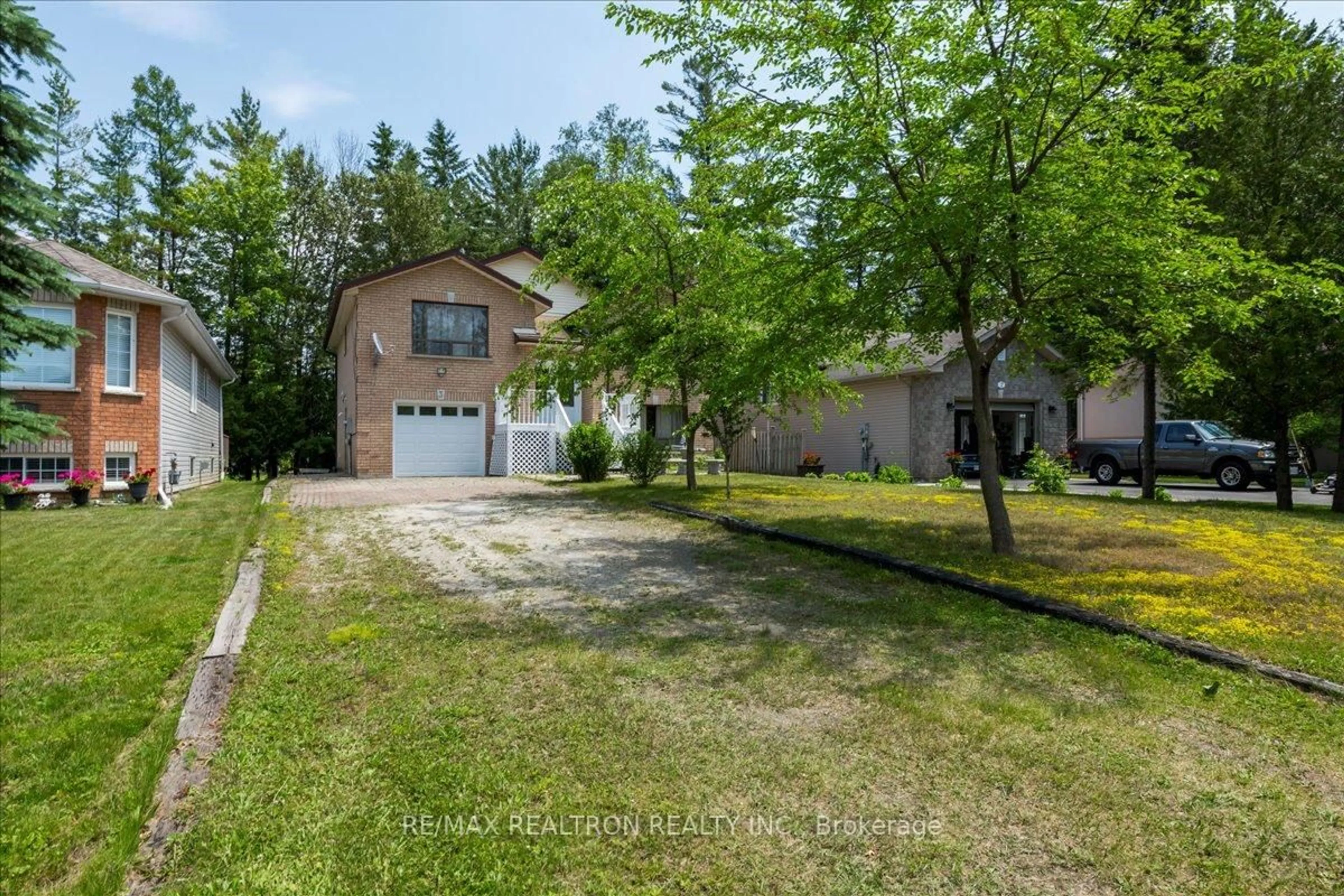 A pic from outside/outdoor area/front of a property/back of a property/a pic from drone, street for 3 51st St, Wasaga Beach Ontario L9Z 1X5
