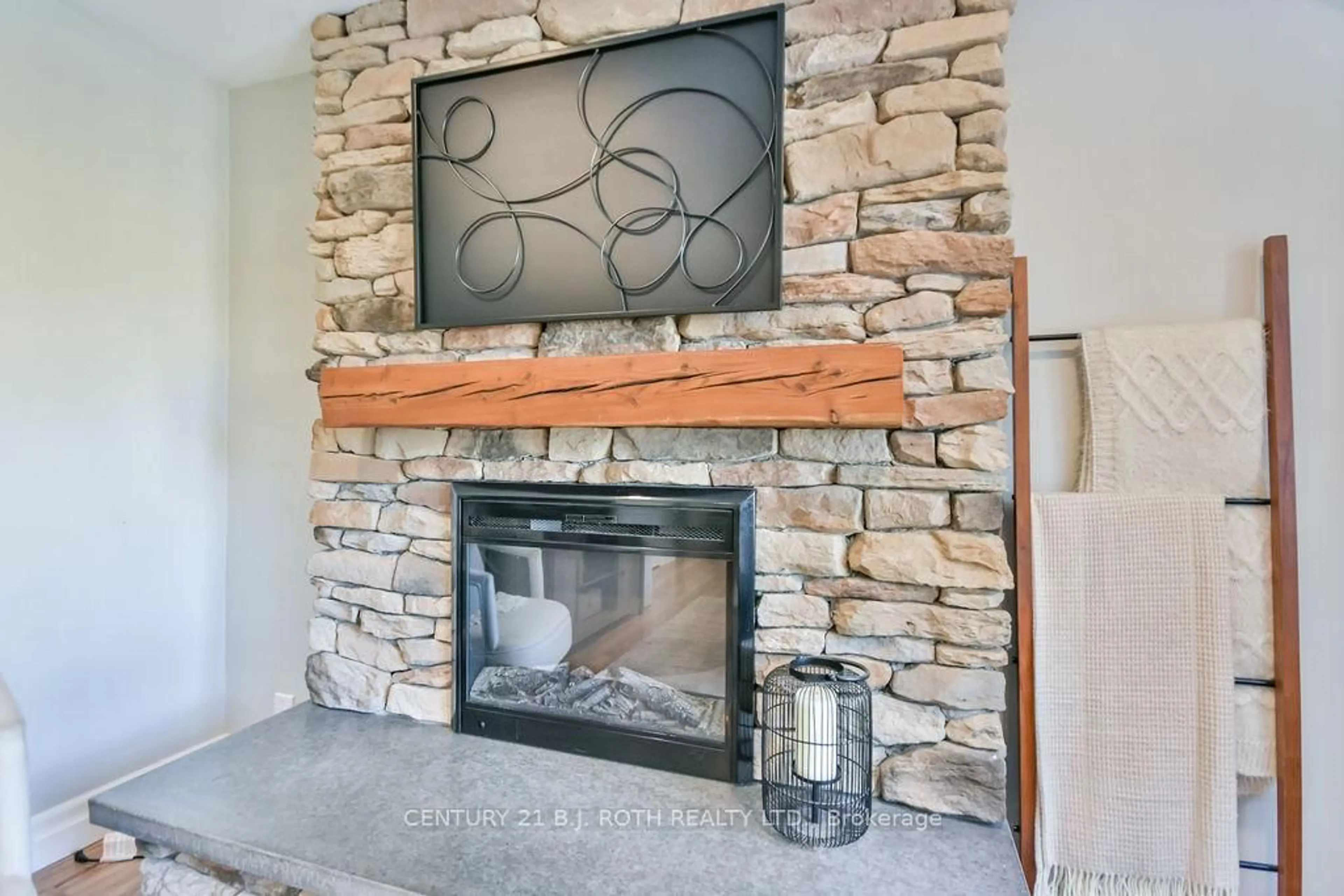 Home theater for 46 Ridgeway Ave, Barrie Ontario L4N 5L2