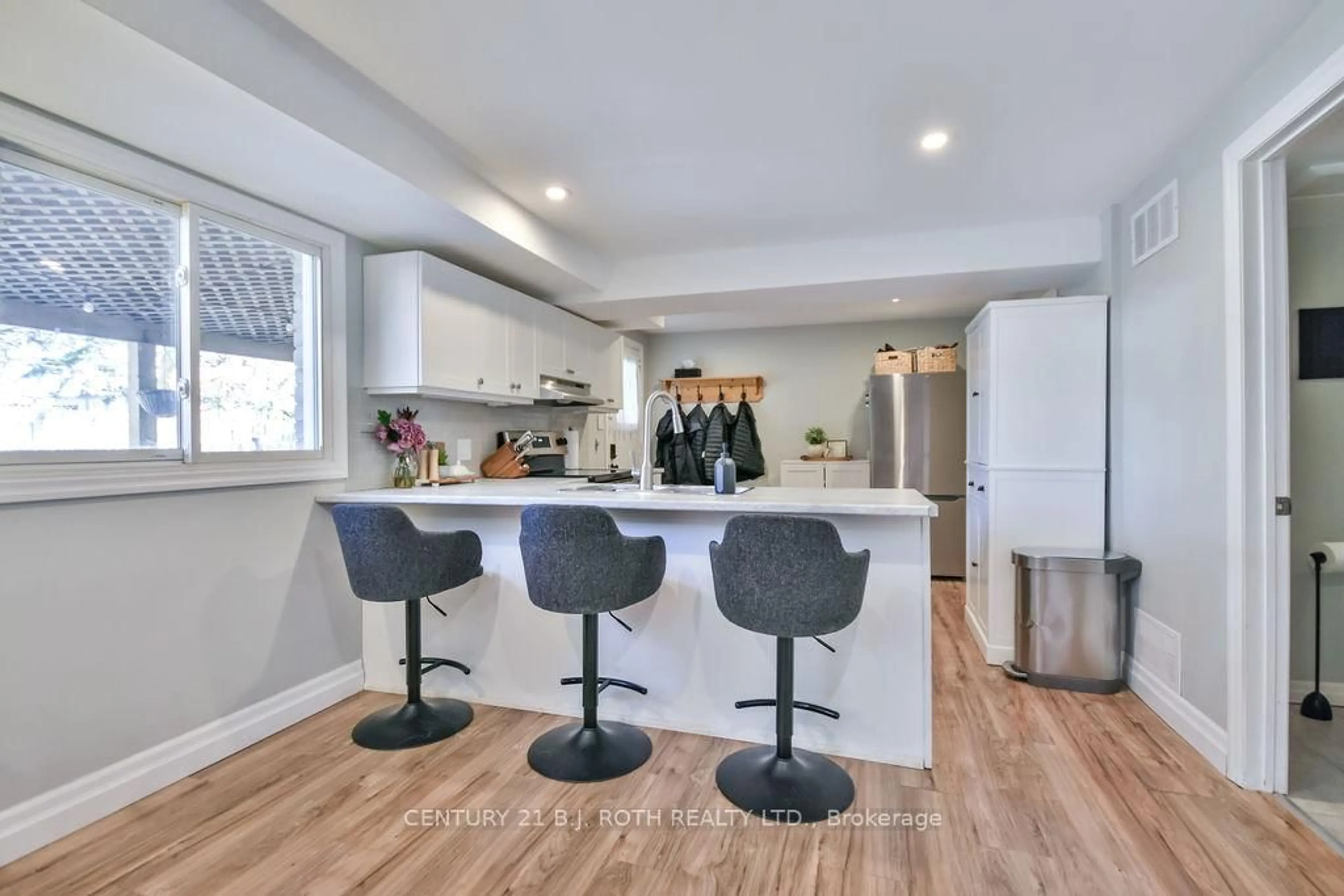 Open concept kitchen, unknown for 46 Ridgeway Ave, Barrie Ontario L4N 5L2