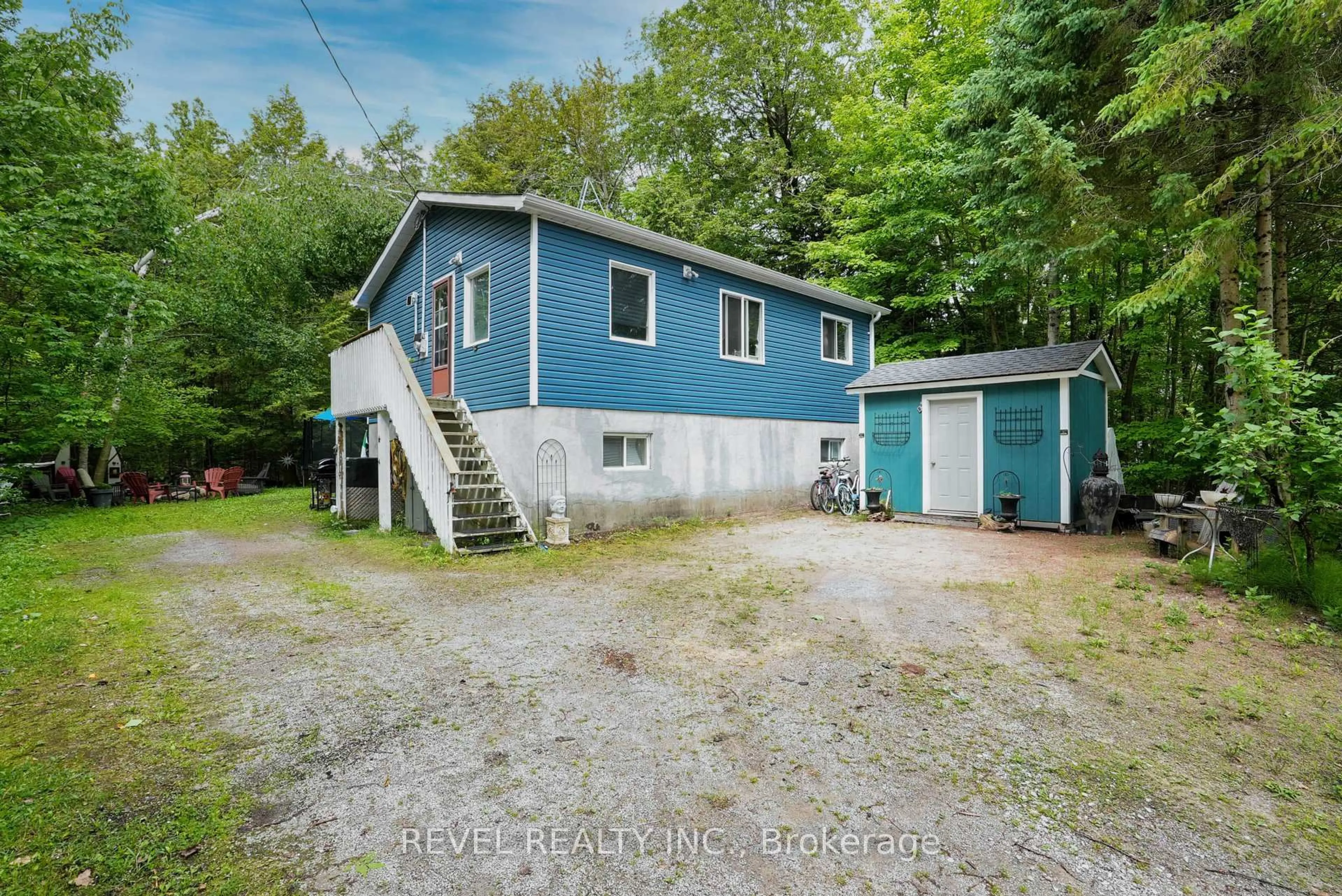 A pic from outside/outdoor area/front of a property/back of a property/a pic from drone, unknown for 43 Manitou Cres, Tiny Ontario L9M 0C6