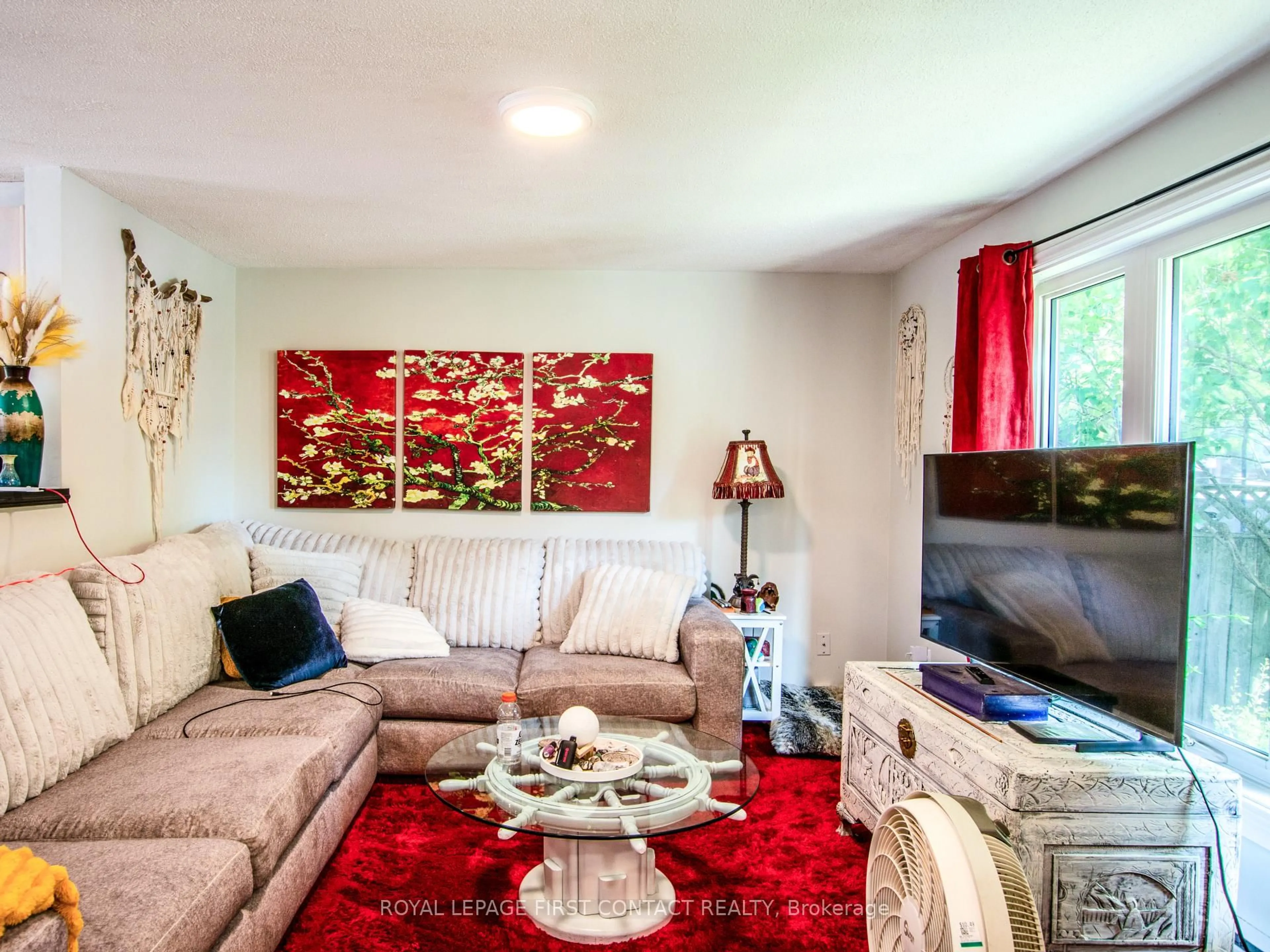 Living room with furniture, unknown for 40 Doris Dr, Barrie Ontario L4N 5L9