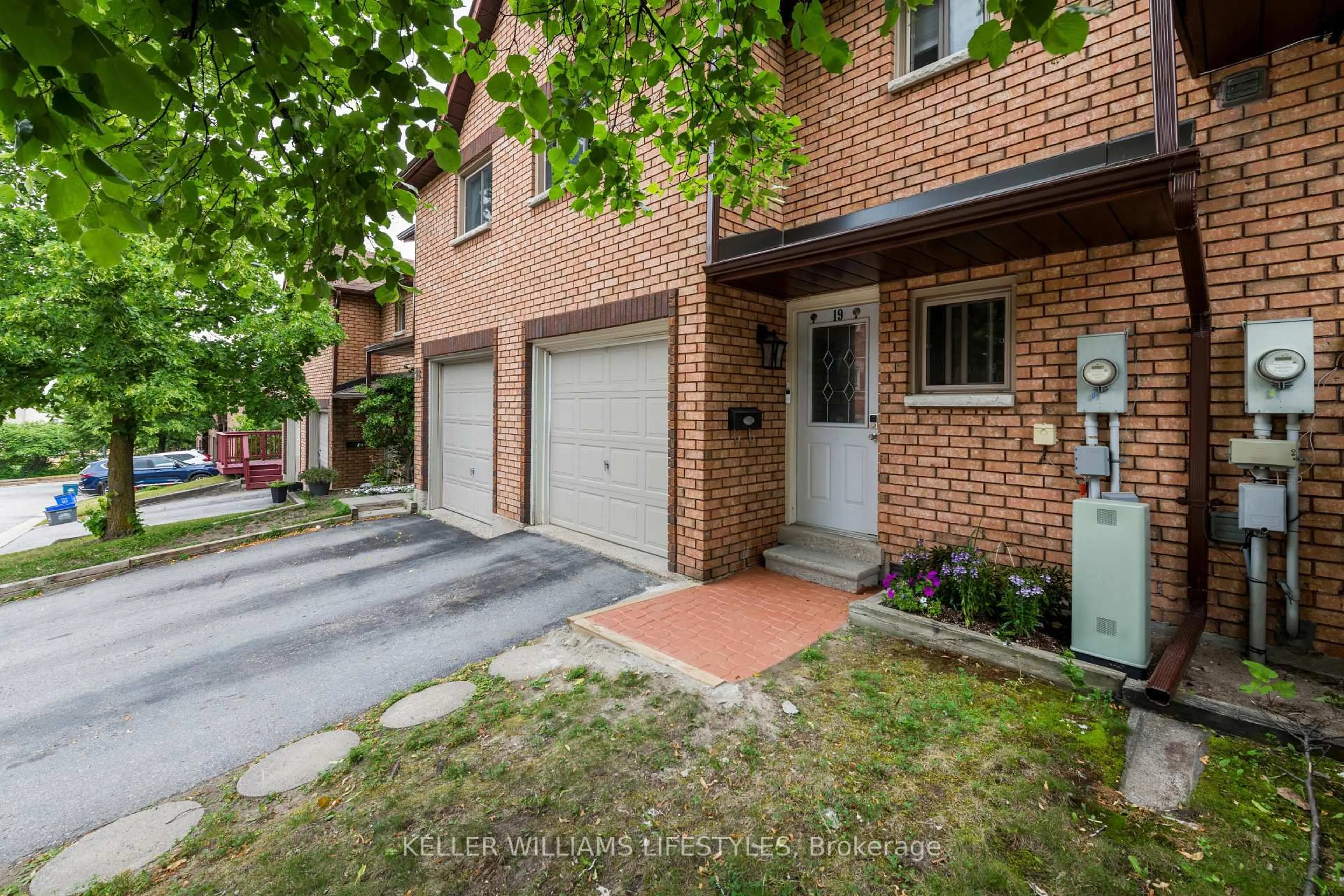 Home with brick exterior material, street for 19 Quail Cres, Barrie Ontario L4N 6X1