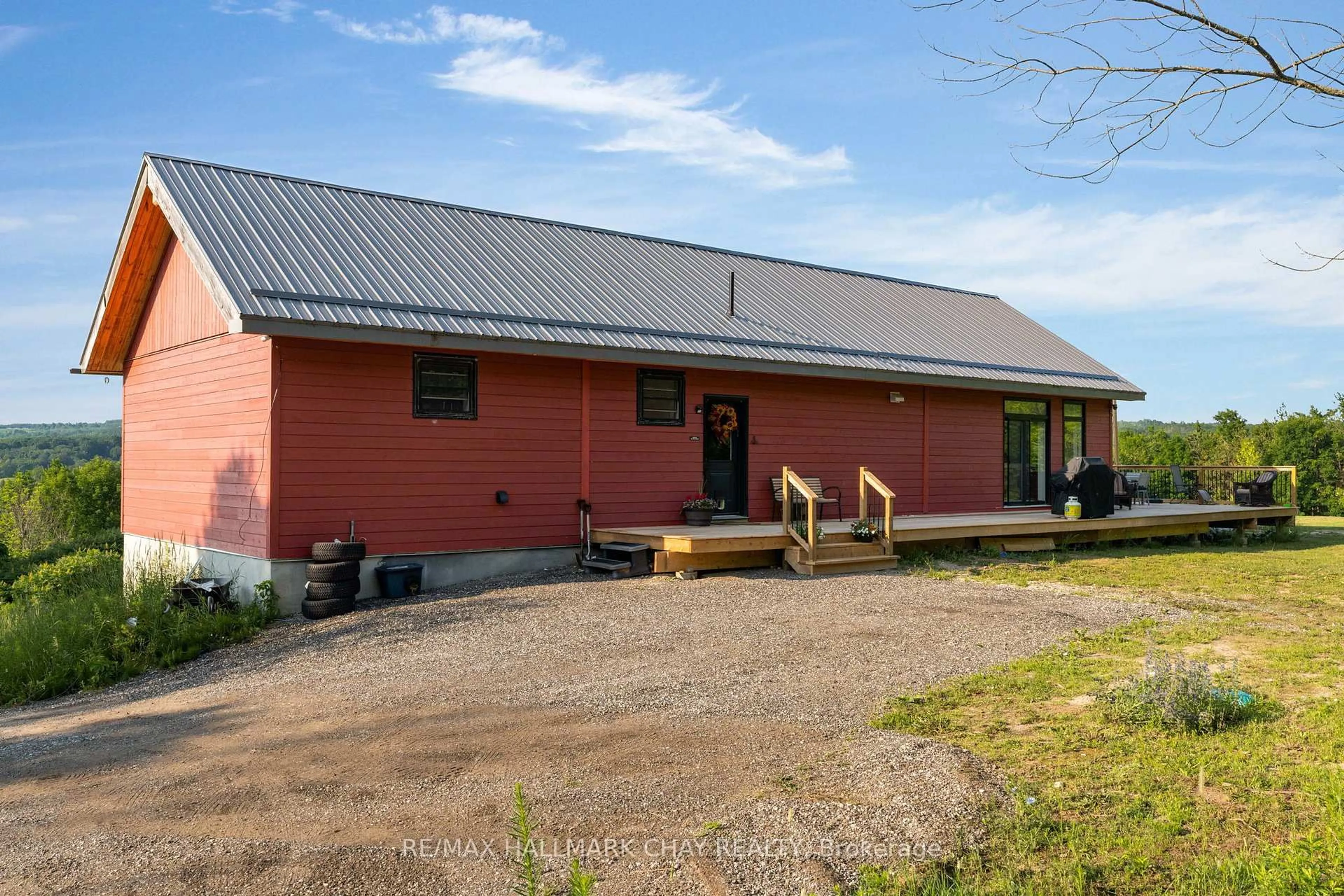 A pic from outside/outdoor area/front of a property/back of a property/a pic from drone, building for 7724 County Road 9, Clearview Ontario L0M 1G0