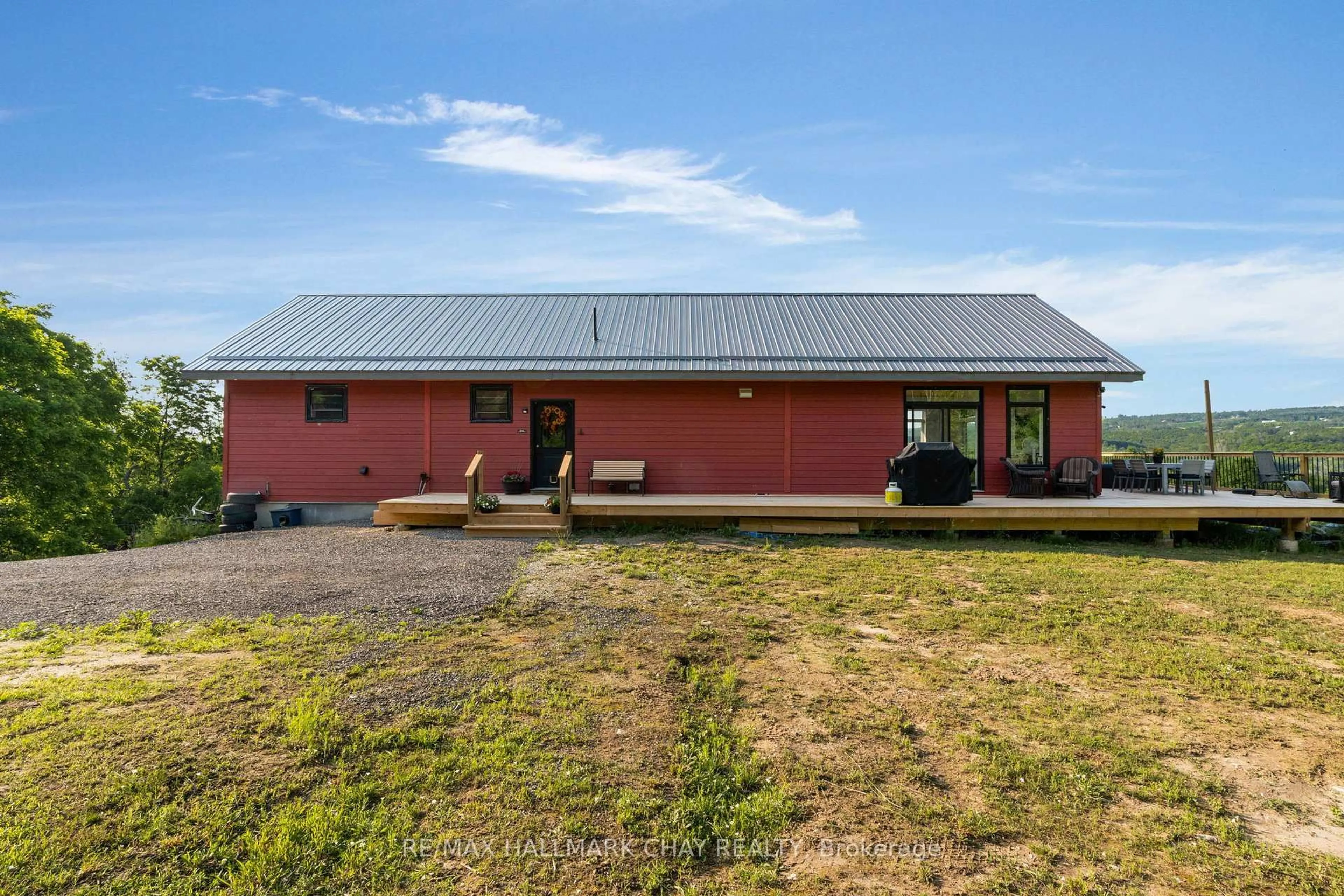 A pic from outside/outdoor area/front of a property/back of a property/a pic from drone, building for 7724 County Road 9, Clearview Ontario L0M 1G0