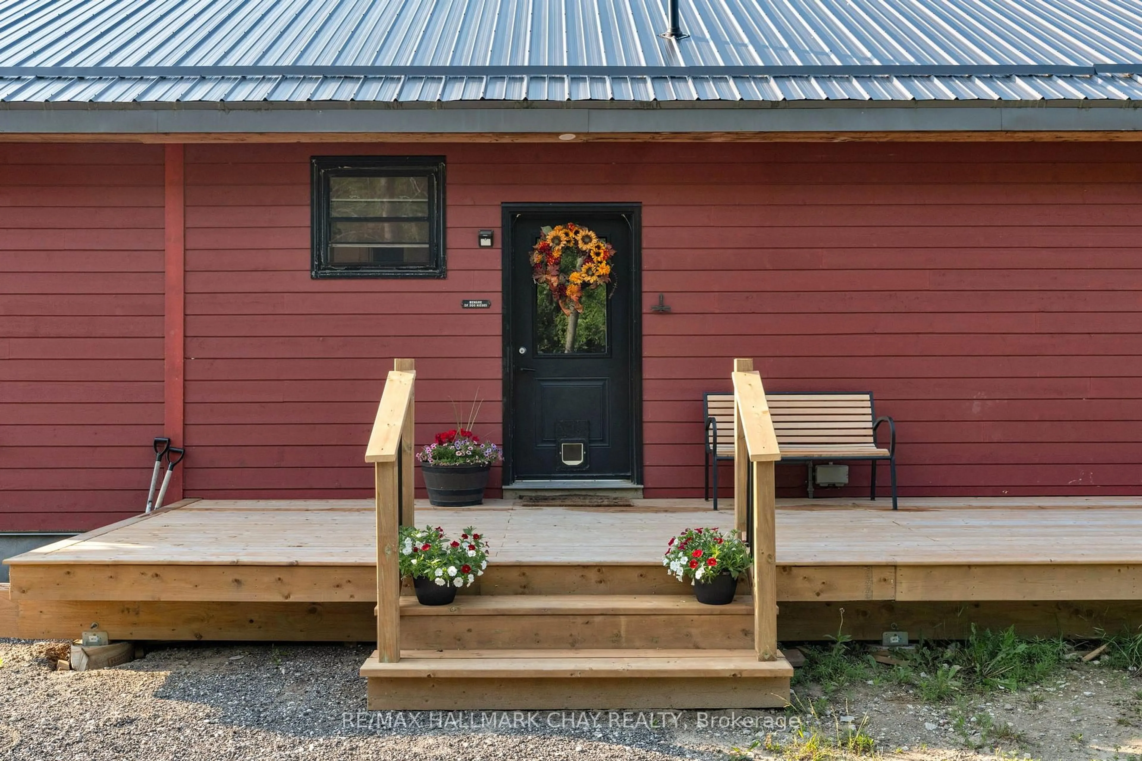 Indoor entryway for 7724 County Road 9, Clearview Ontario L0M 1G0