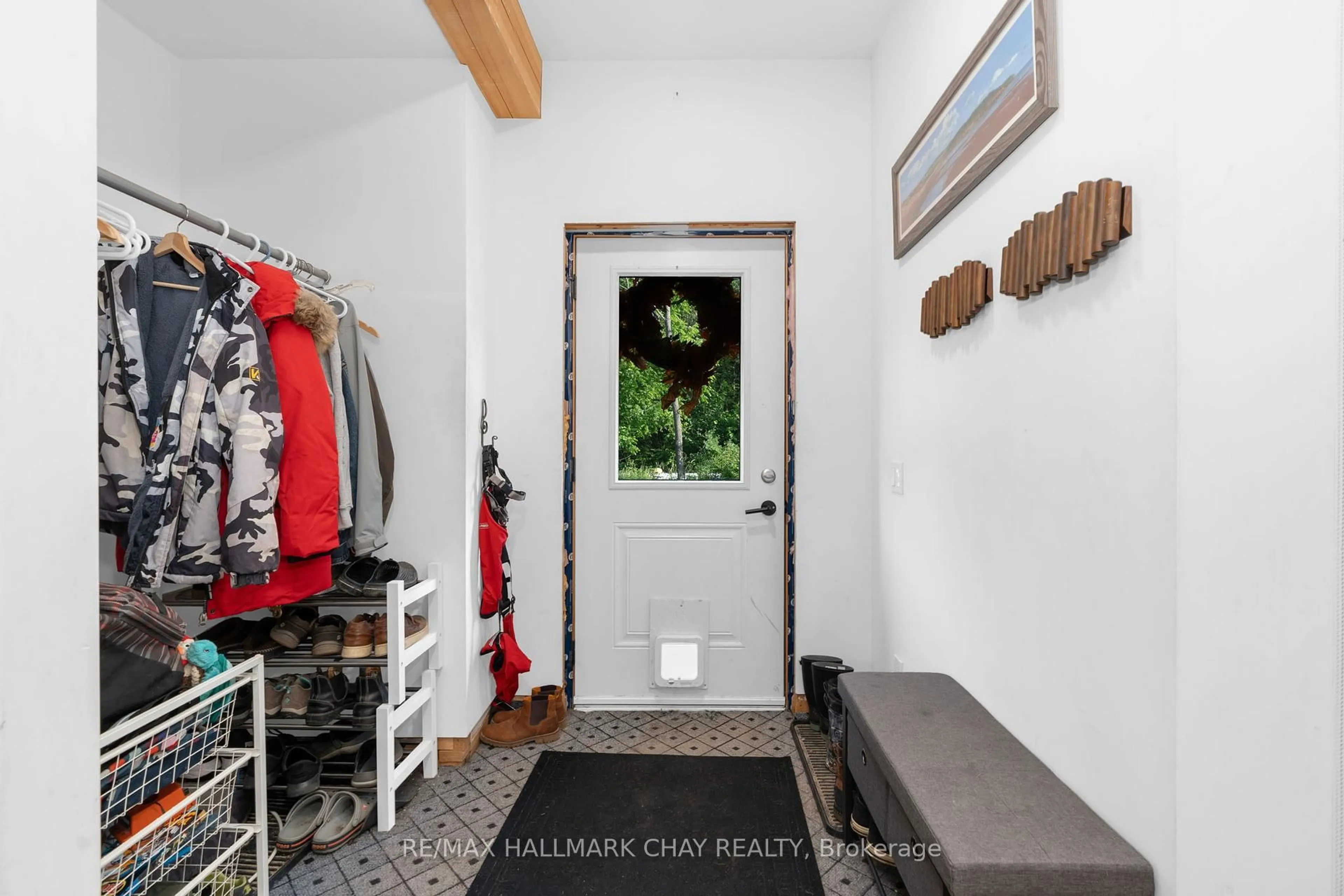 Indoor entryway for 7724 County Road 9, Clearview Ontario L0M 1G0