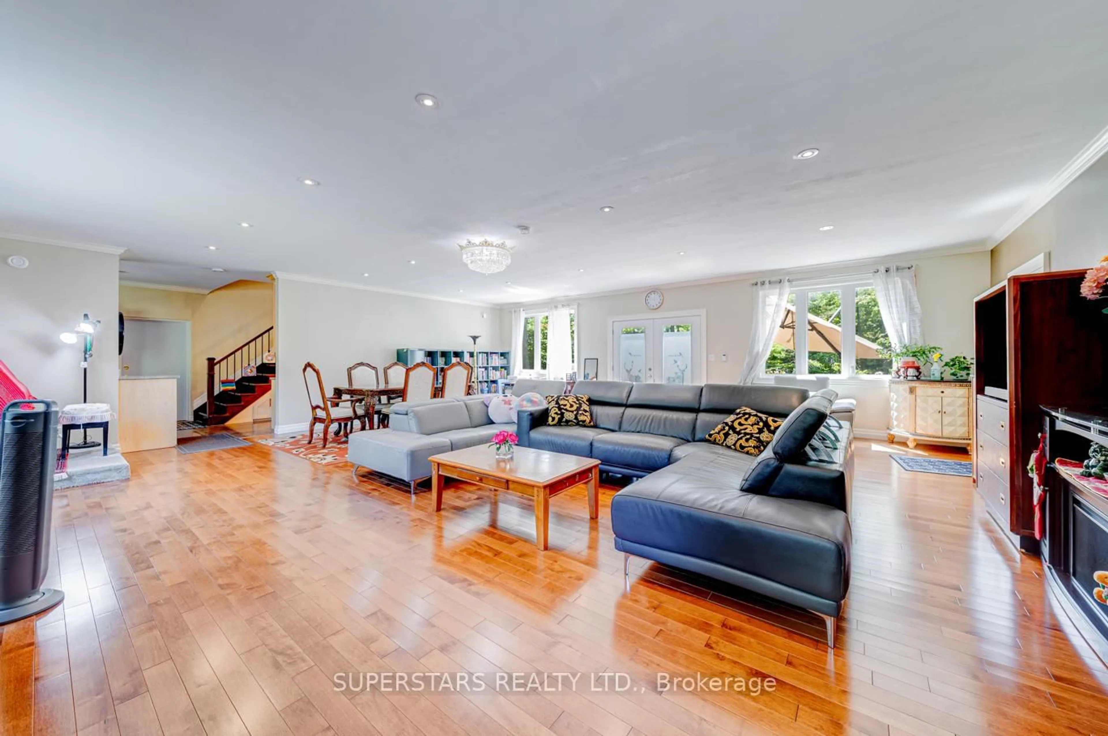 Living room with furniture, unknown for 1075 Big Bay Point Rd, Barrie Ontario L9J 0A2