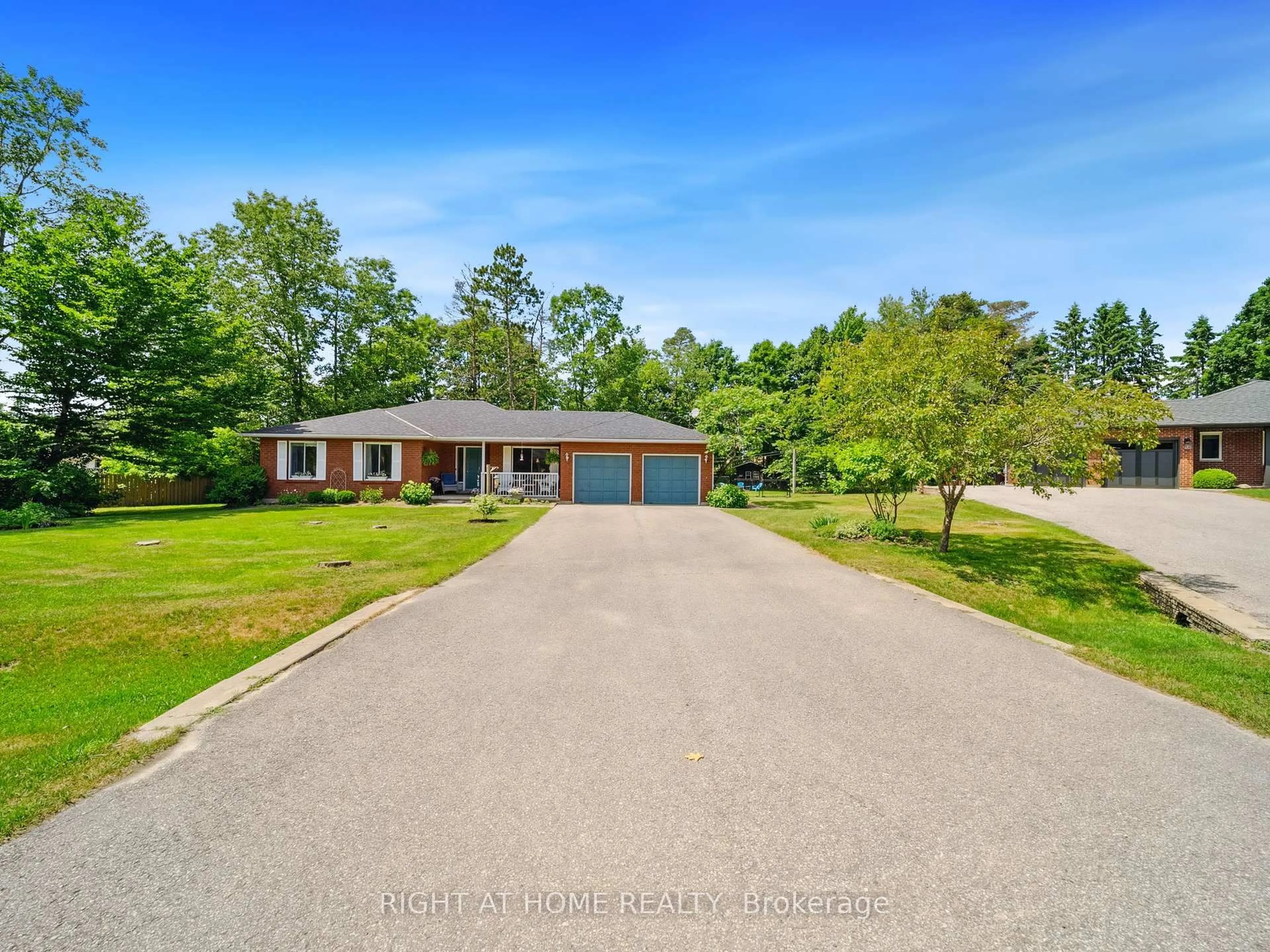 A pic from outside/outdoor area/front of a property/back of a property/a pic from drone, unknown for 6 Wenden Crt, Springwater Ontario L9X 0G7